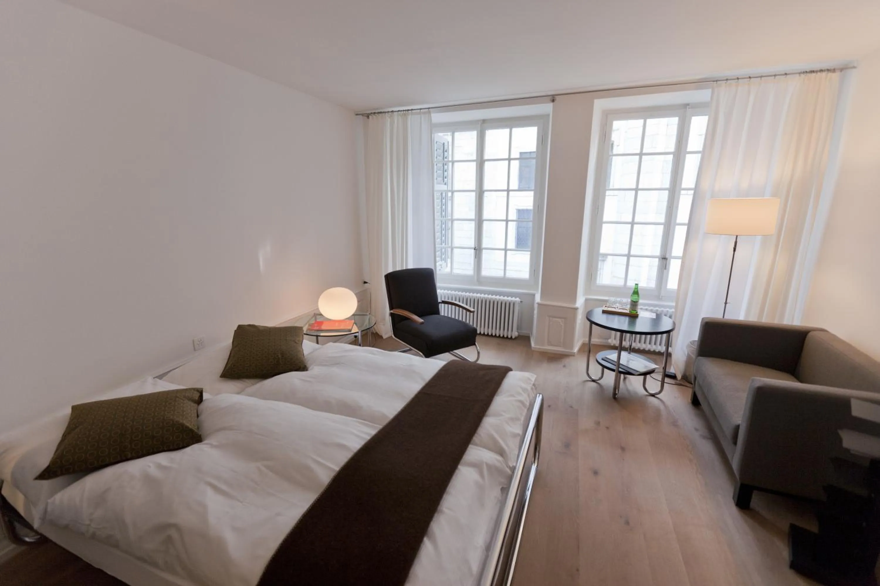 Living room, Bed in Baseltor Hotel & Restaurant