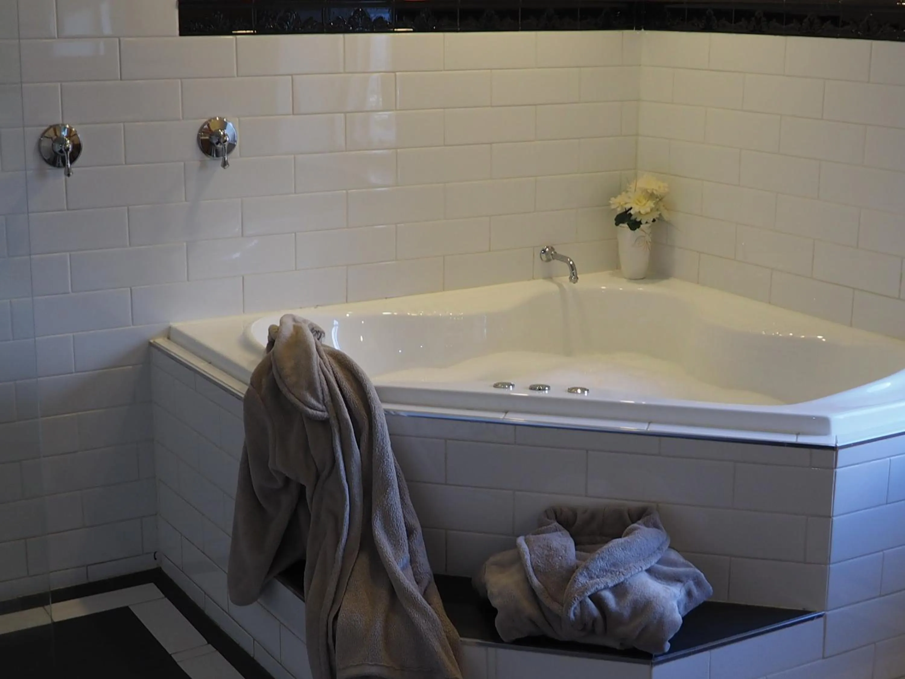 Bathroom in Cobblers Cottage B&B