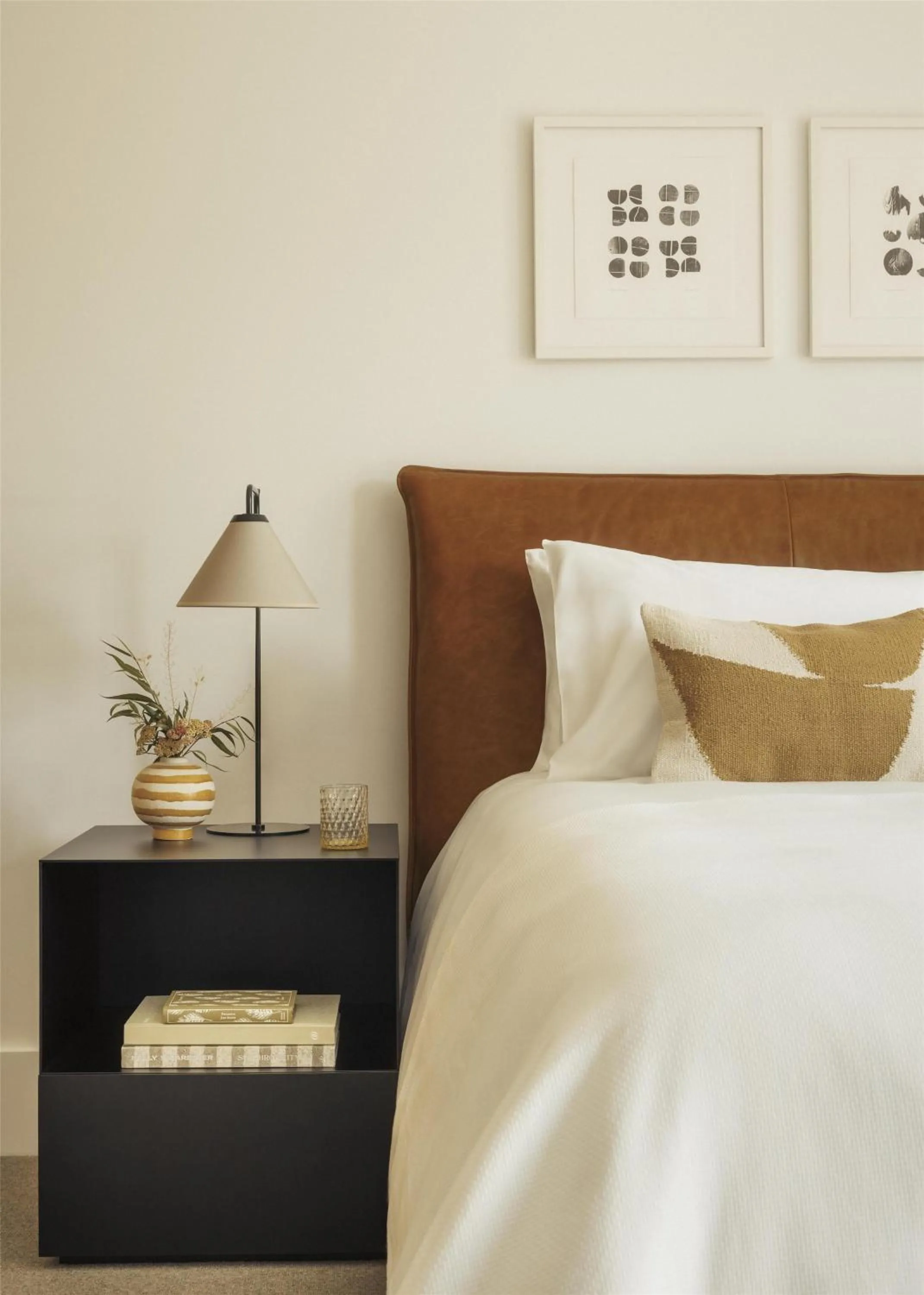 Photo of the whole room, Bed in One&Only Moonlight Basin