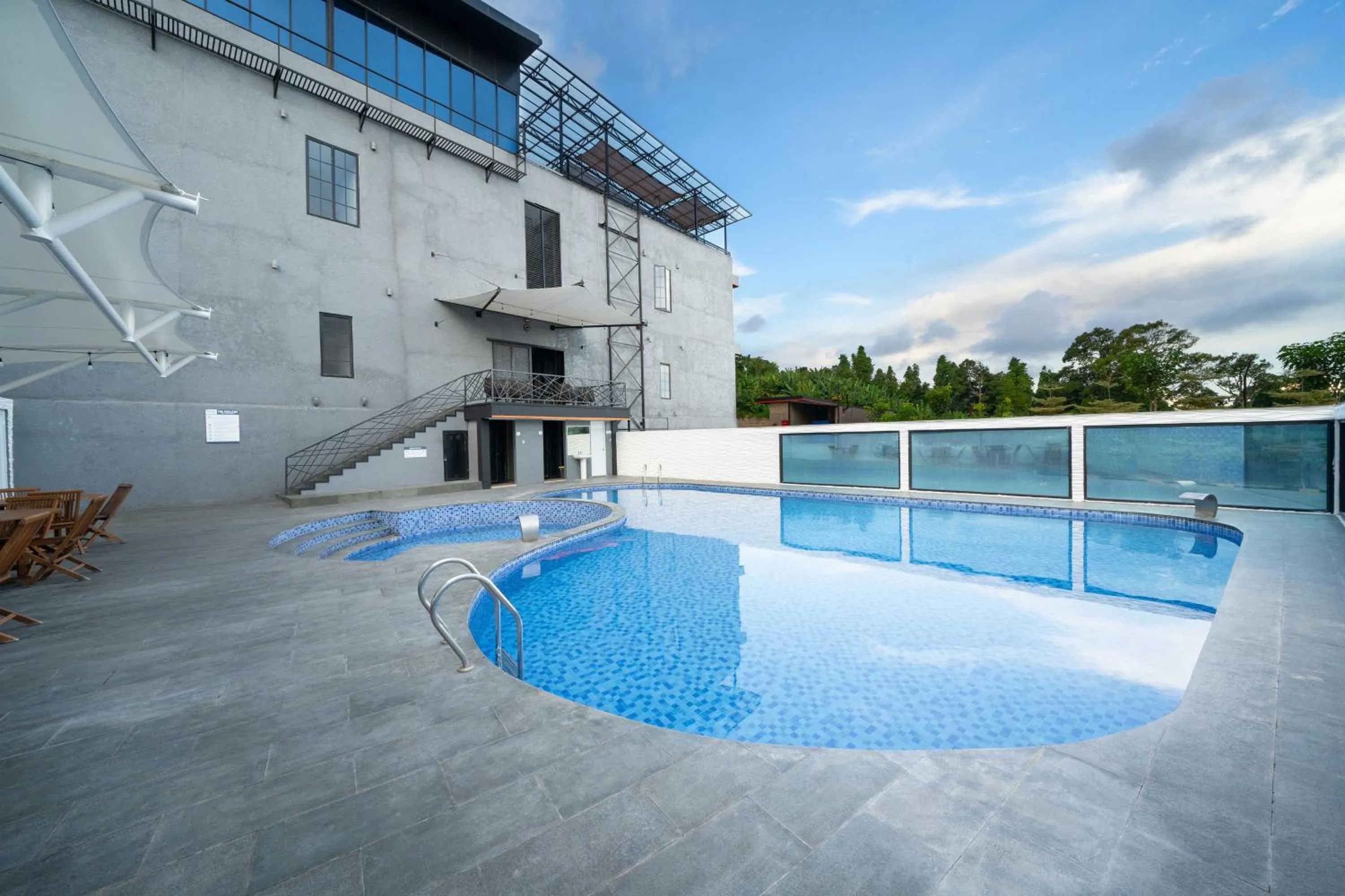 Swimming pool in KYRIAD M2 LAMPUNG