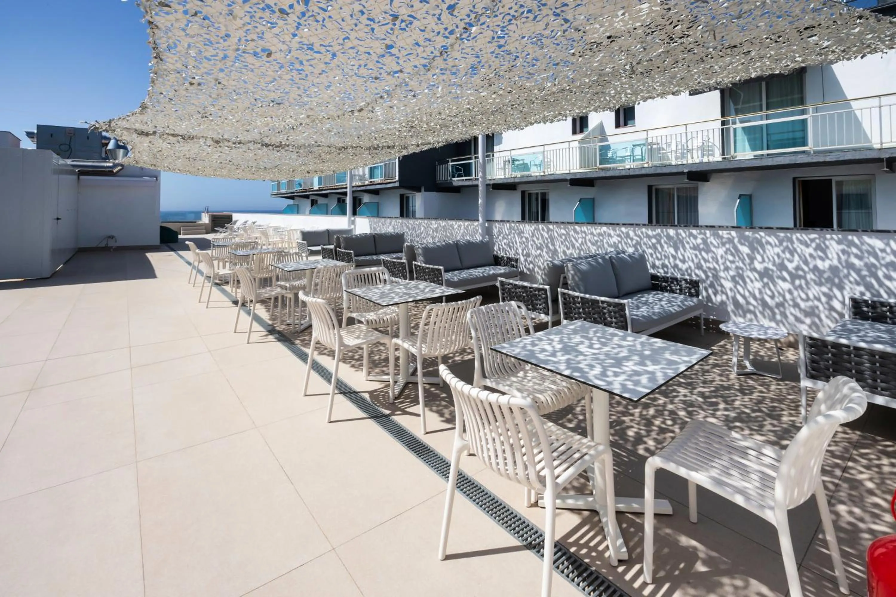 Swimming pool in Hotel Calella by Beatriz Hoteles