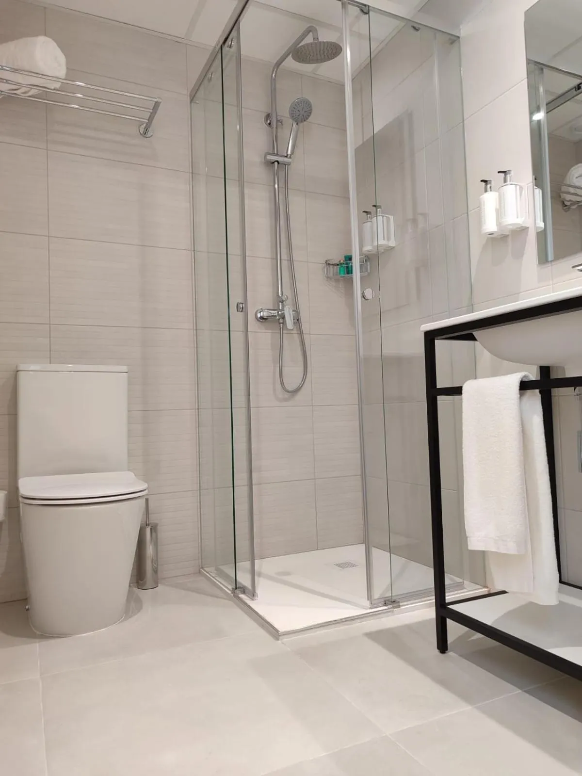 Bathroom in Hotel Calella by Beatriz Hoteles