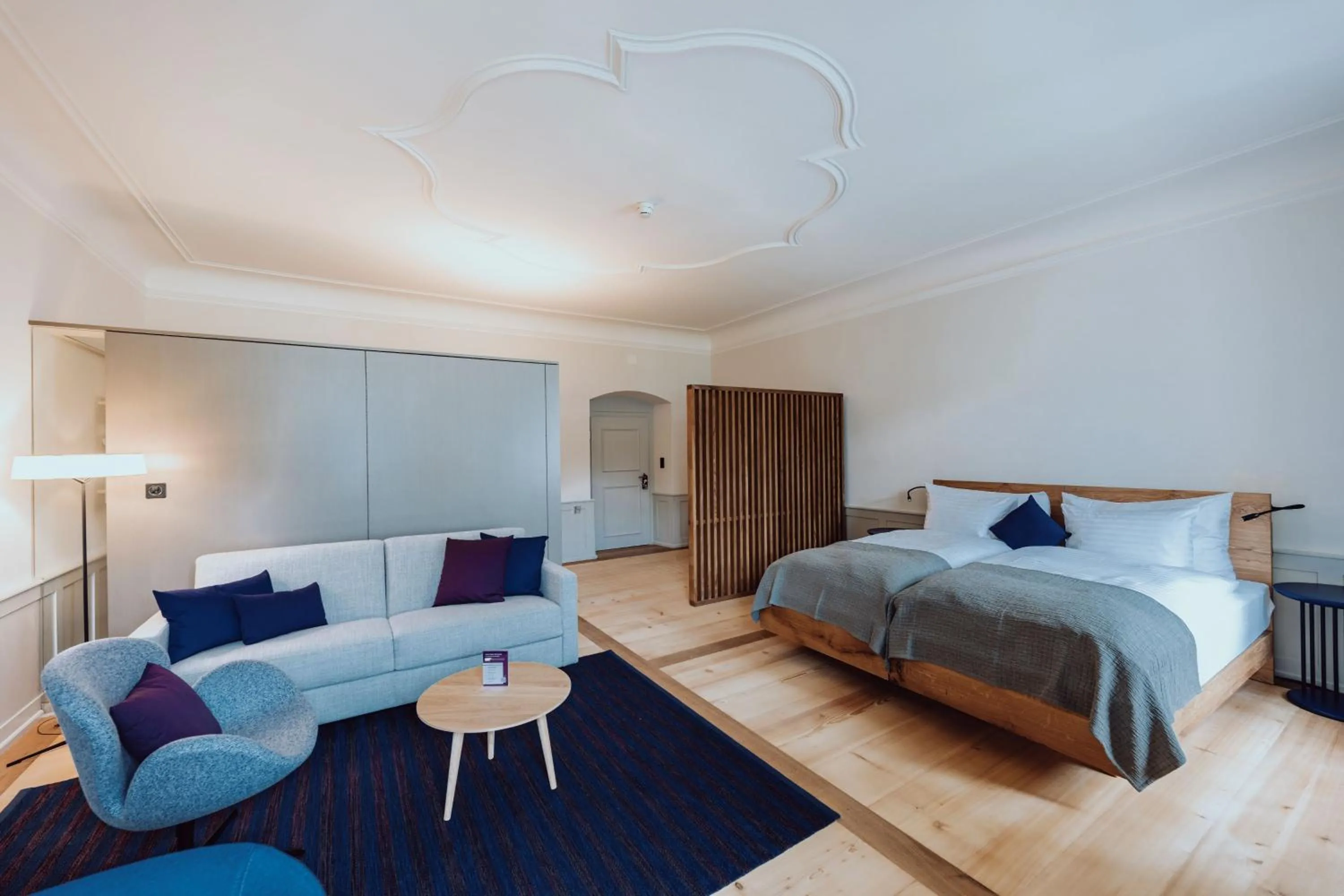 Living room, Bed in Hotel Kloster Fischingen