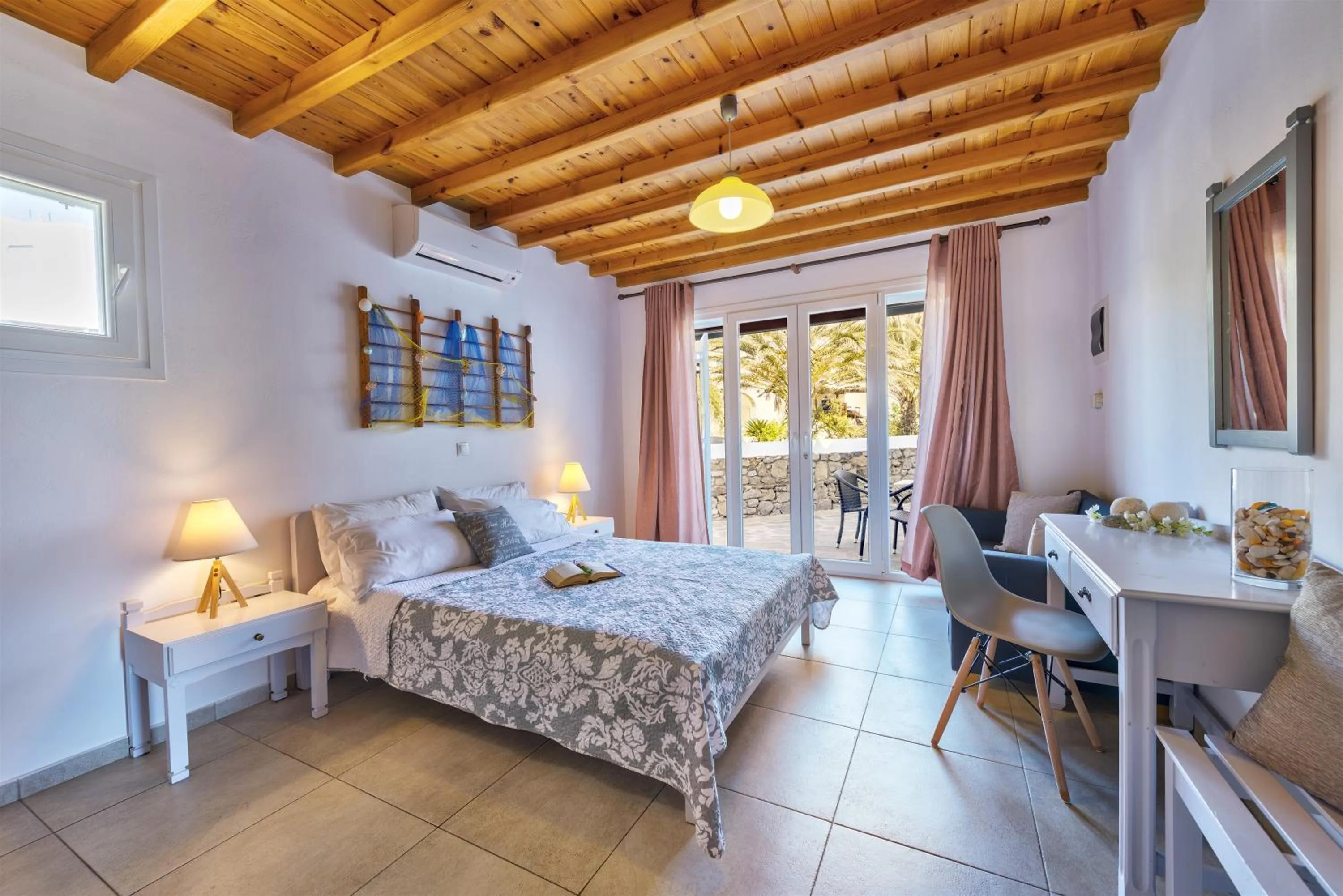 Photo of the whole room, Bed in Jewel Apartments Mykonos