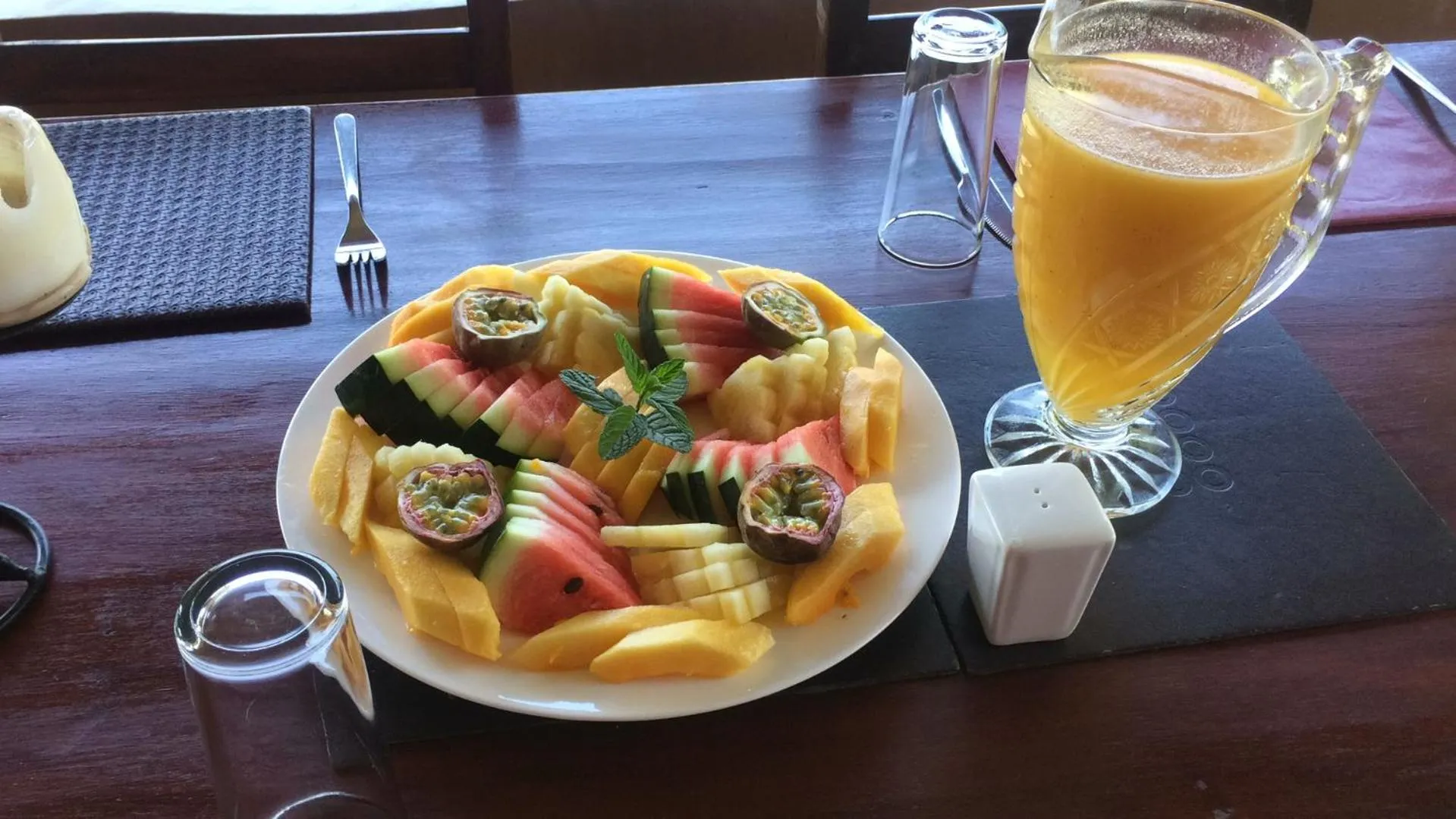 Food and drinks in Nyore Hillside Retreat