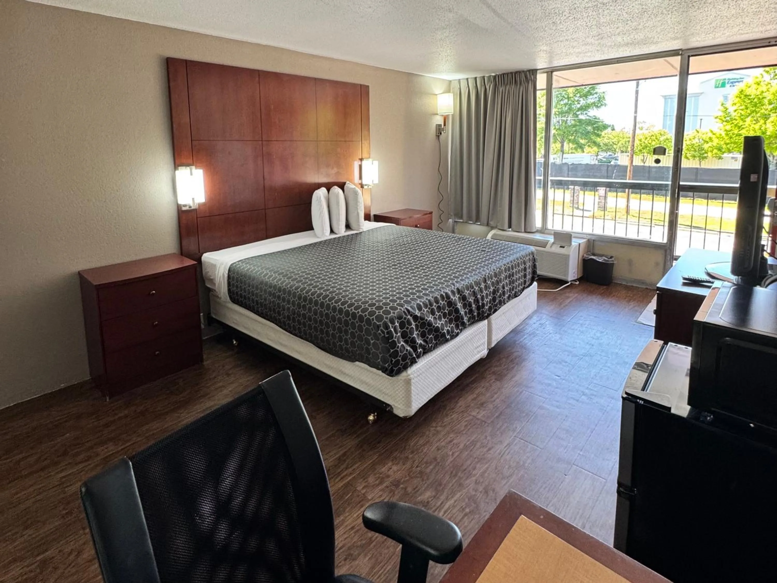 Bedroom in OYO Hotel Phenix City