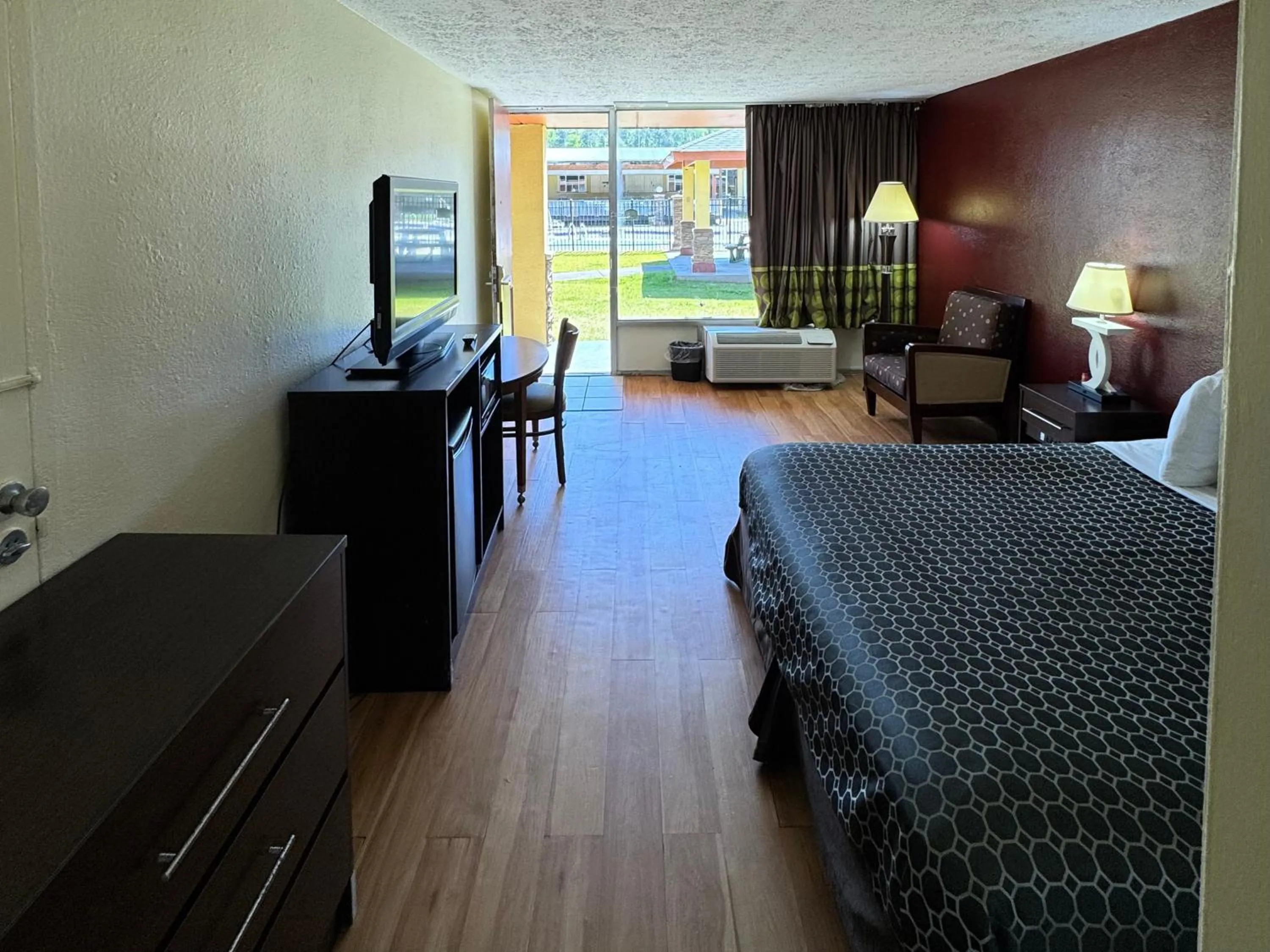 Bedroom in OYO Hotel Phenix City