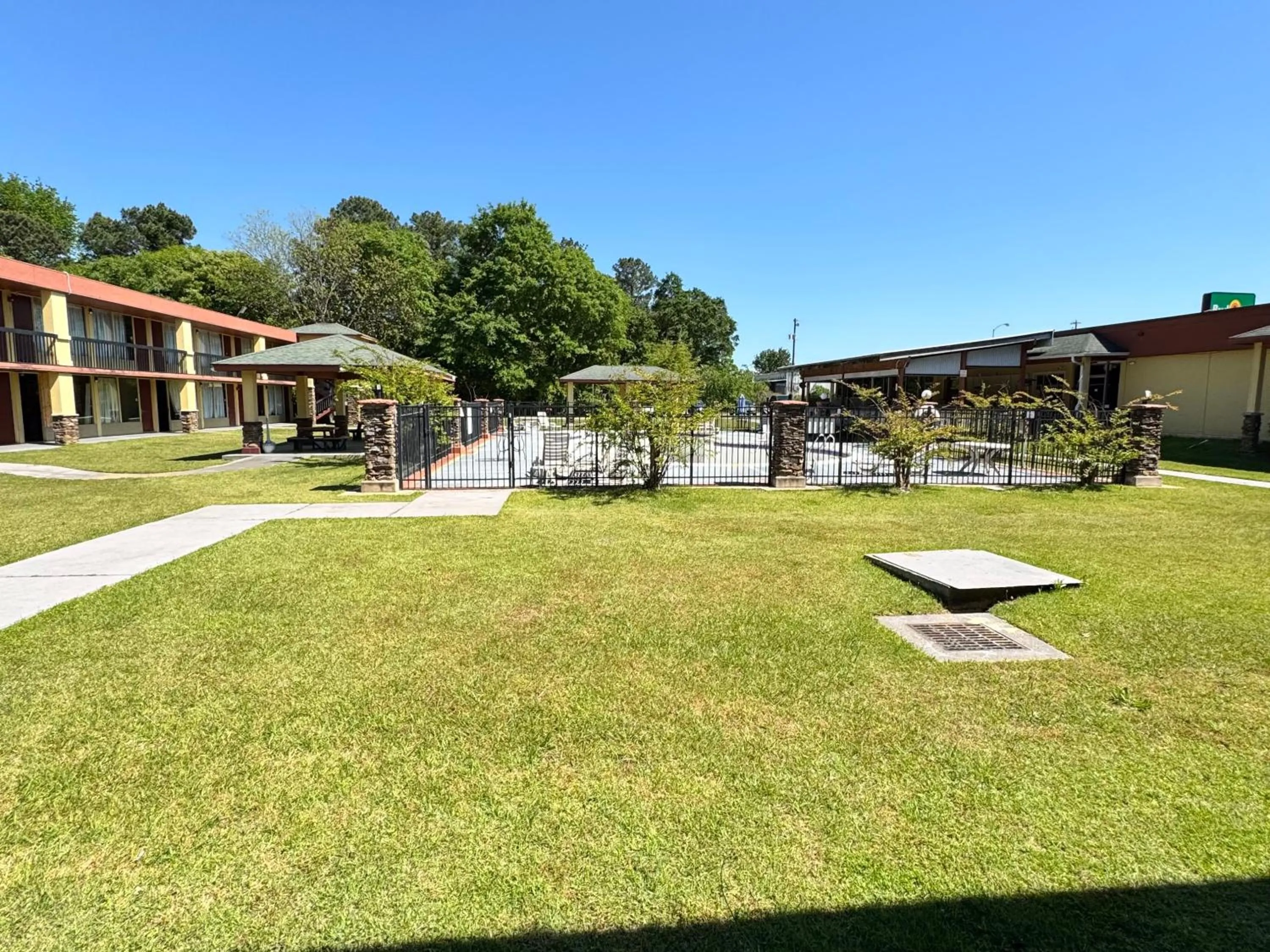 Area and facilities in OYO Hotel Phenix City