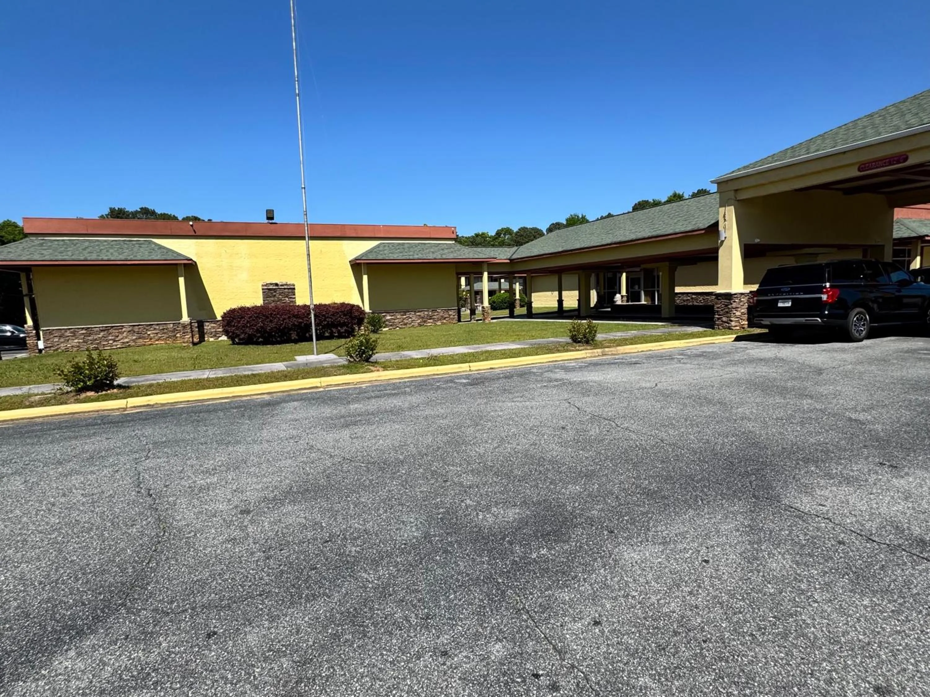 Facade/entrance in OYO Hotel Phenix City