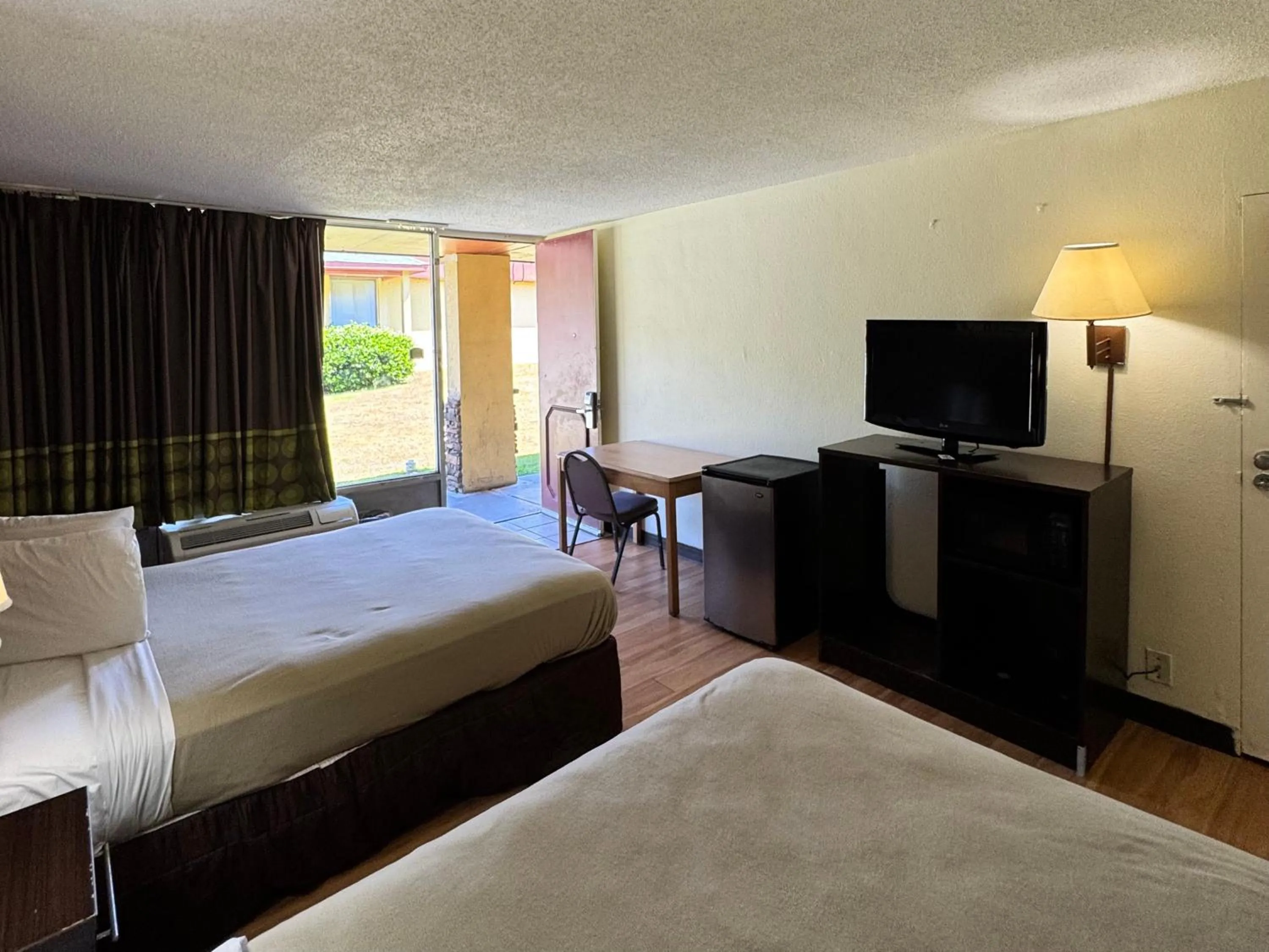 Bedroom in OYO Hotel Phenix City