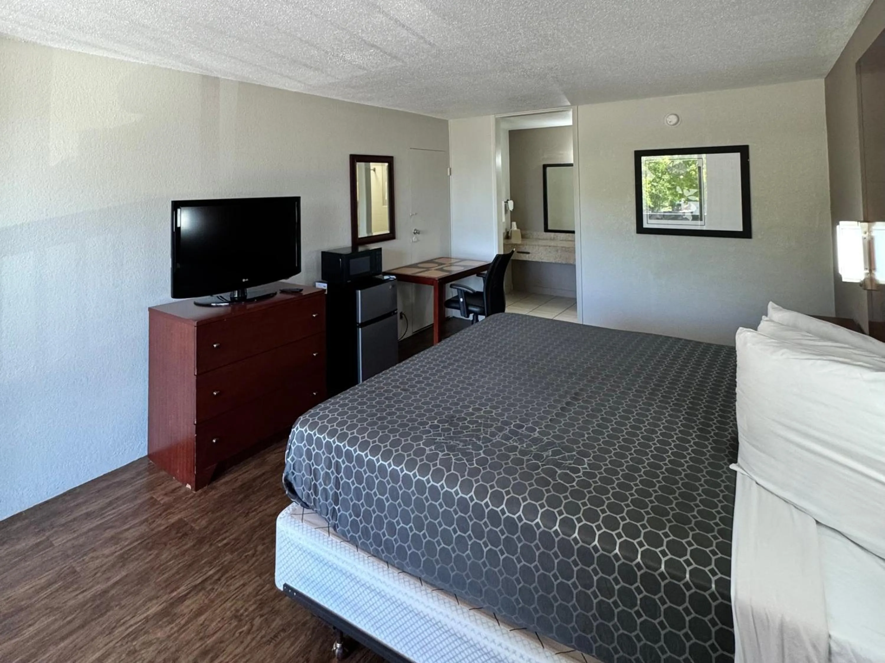 Bedroom in OYO Hotel Phenix City