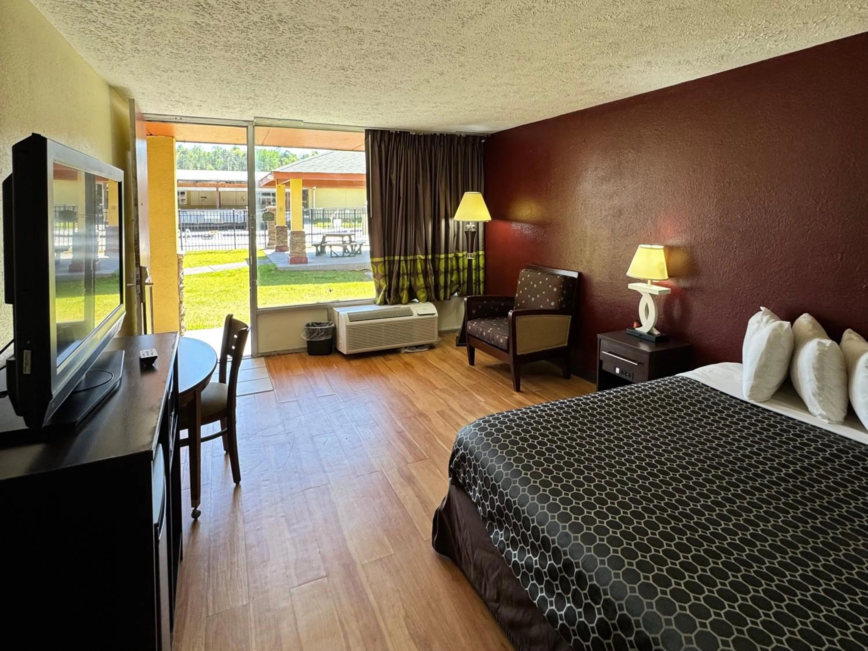 Bedroom in OYO Hotel Phenix City