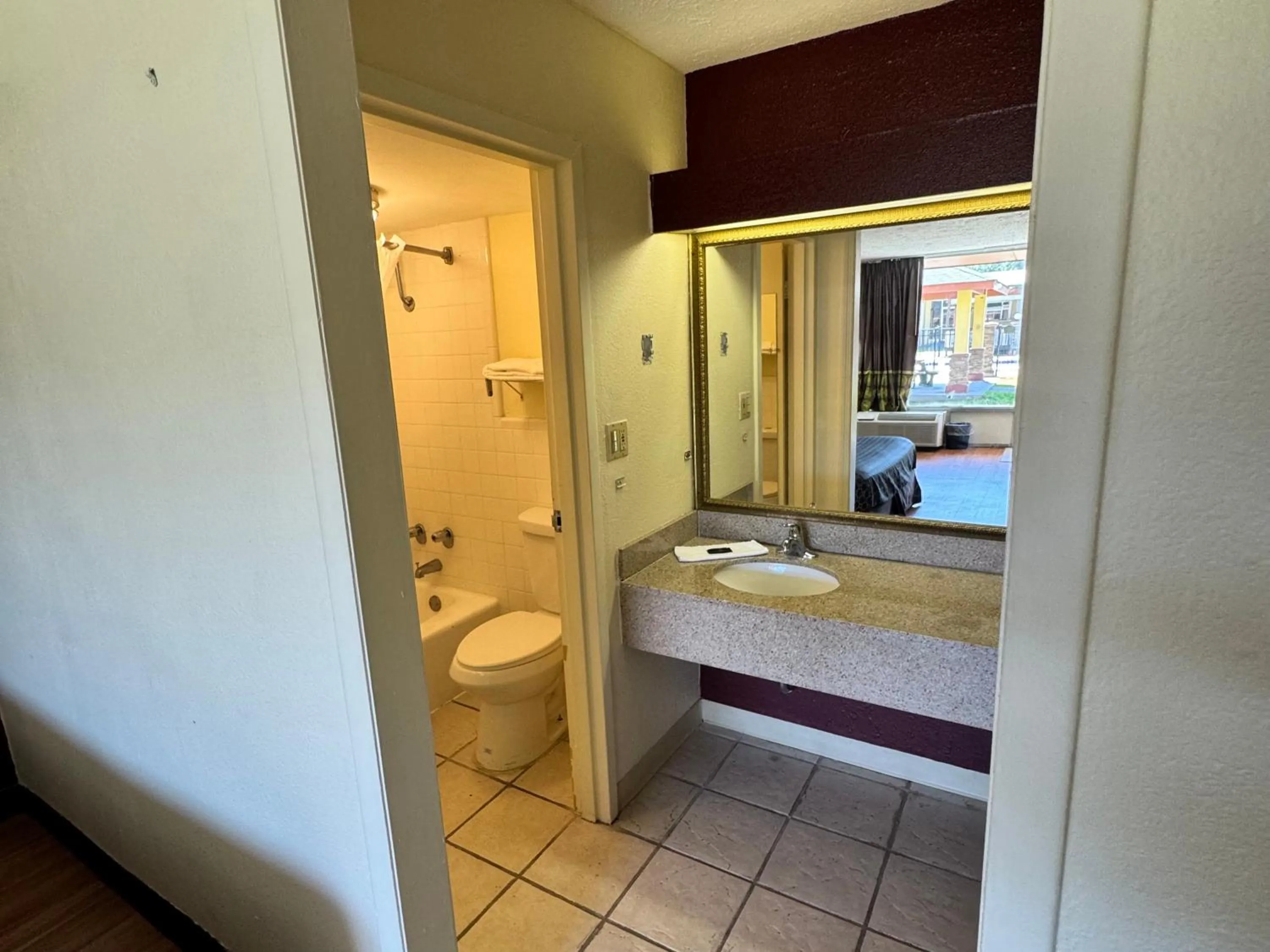 Bathroom in OYO Hotel Phenix City