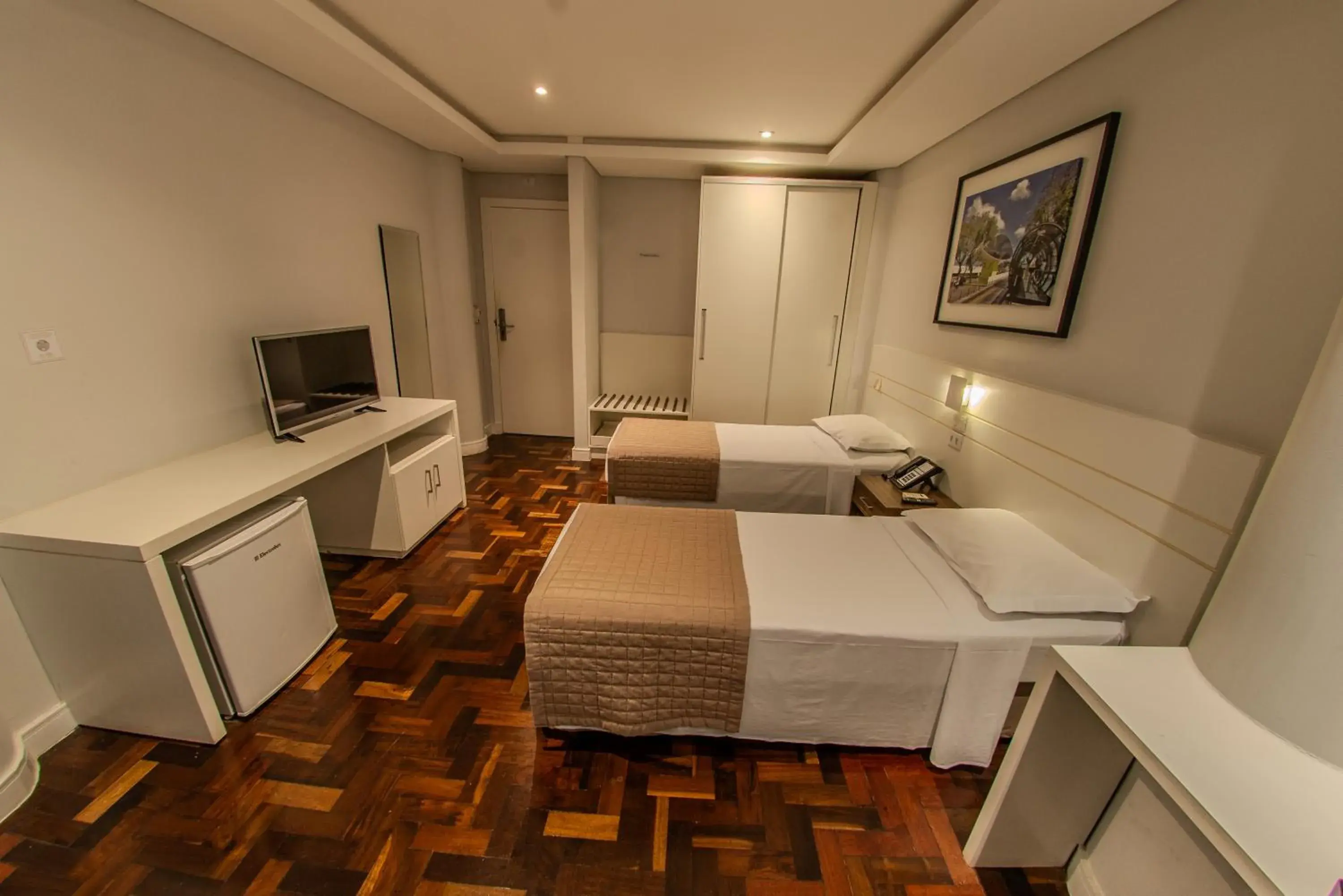 Large Twin Room - single occupancy in Hotel Centro Europeu Large Twin Room - single occupancy in Hotel Centro Europeu