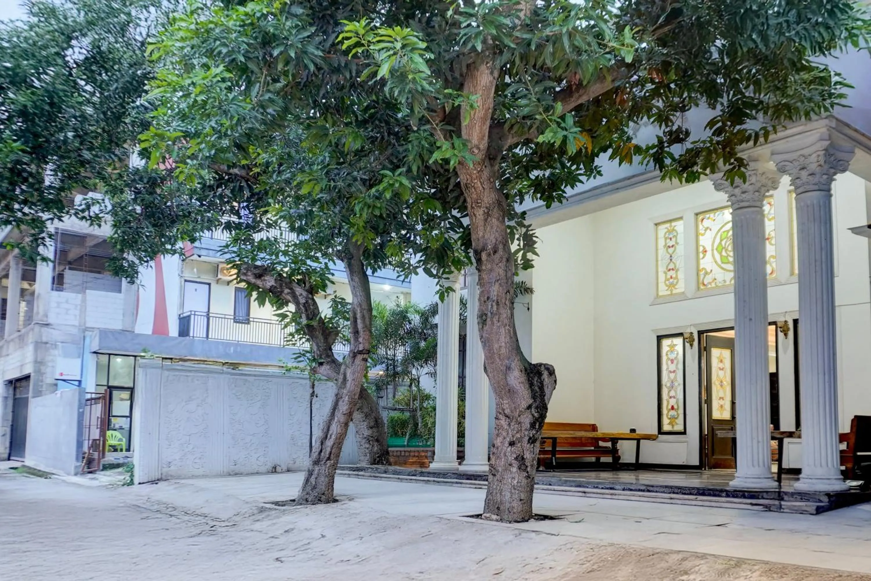 Facade/entrance in Hotel O Stasiun Cirebon Kejaksan Near Alun Alun Cirebon Formerly Family Homestay