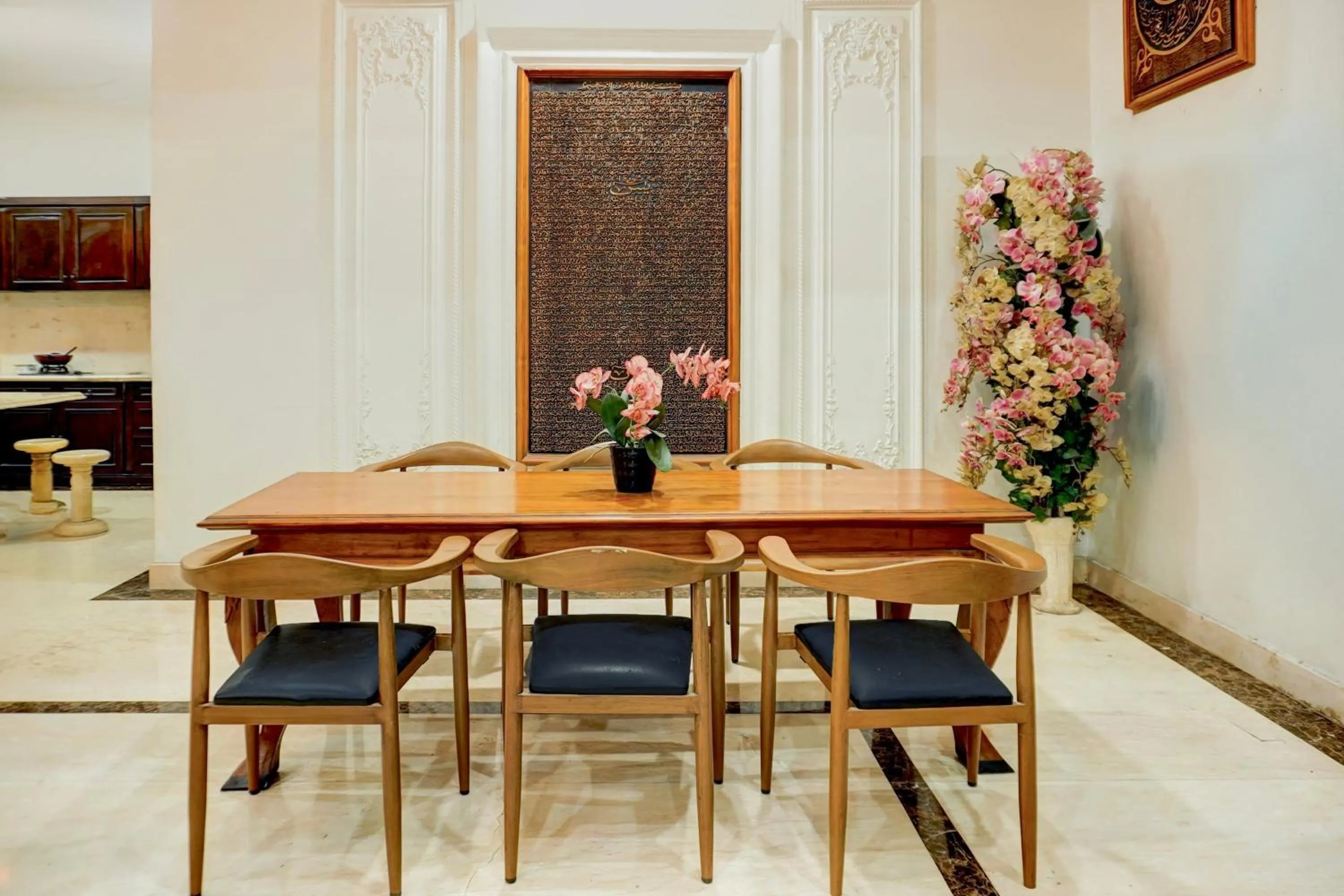 Lobby or reception in Hotel O Stasiun Cirebon Kejaksan Near Alun Alun Cirebon Formerly Family Homestay