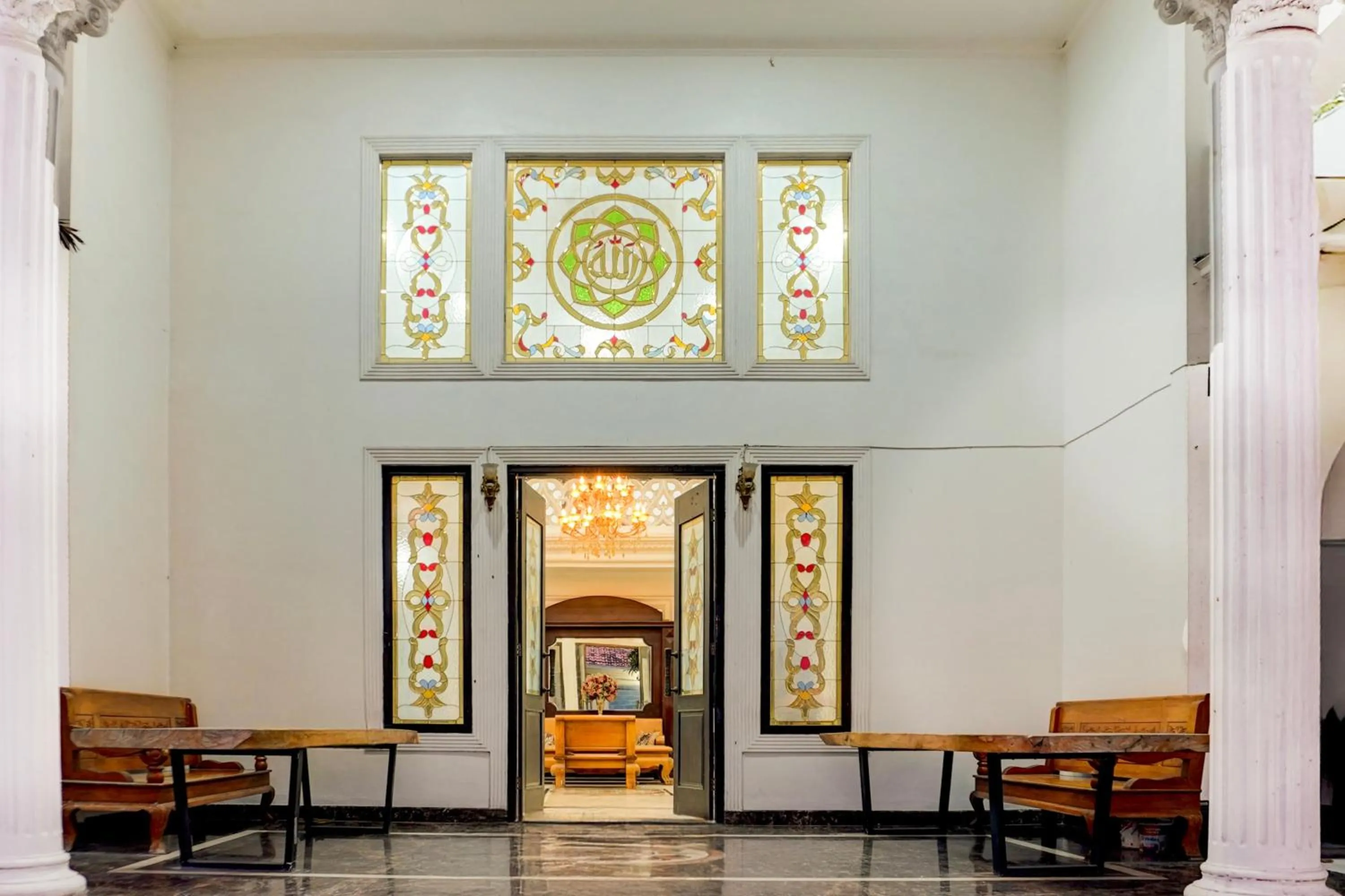 Lobby or reception in Hotel O Stasiun Cirebon Kejaksan Near Alun Alun Cirebon Formerly Family Homestay