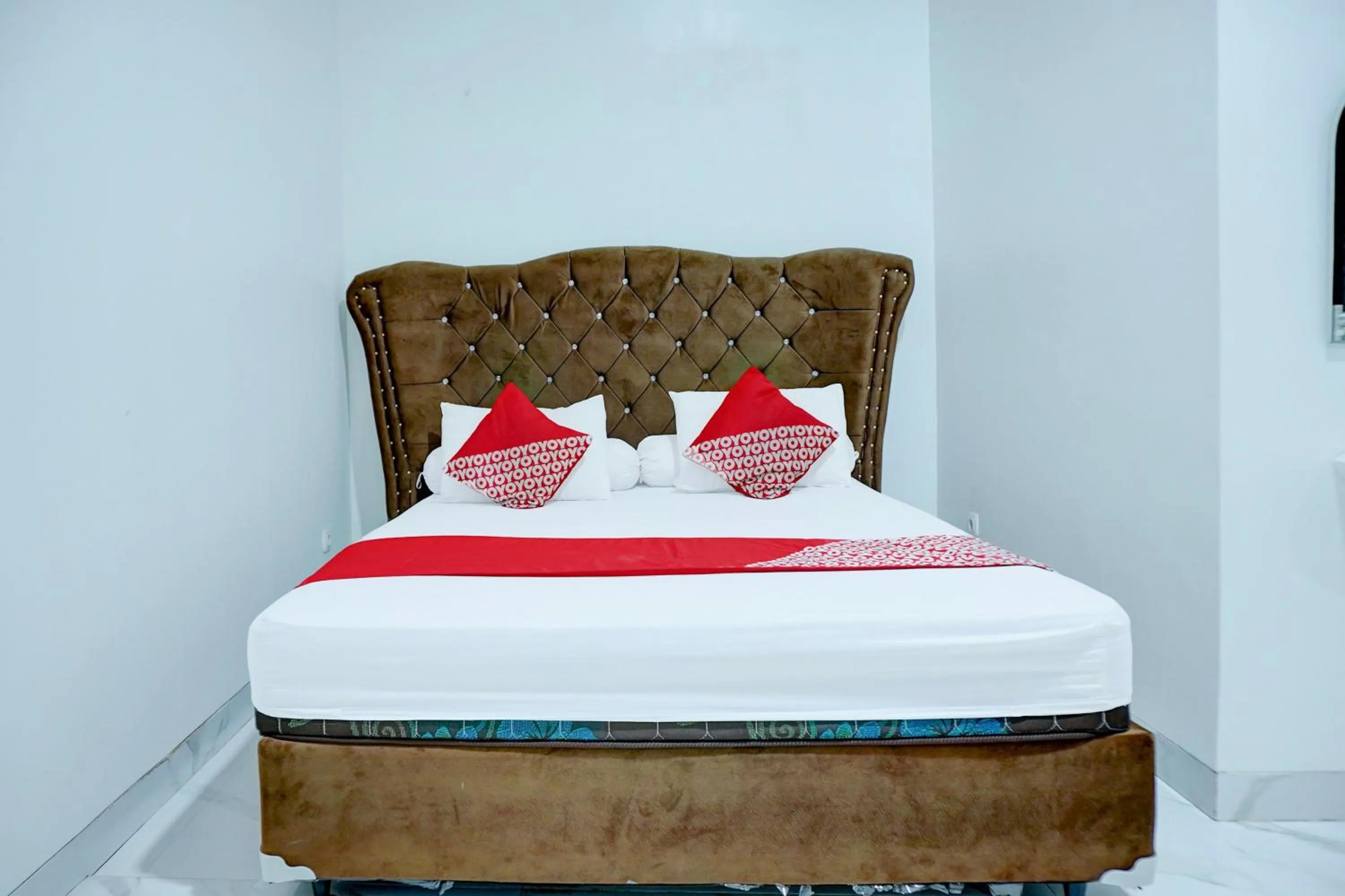 Bedroom, Bed in Hotel O Stasiun Cirebon Kejaksan Near Alun Alun Cirebon Formerly Family Homestay