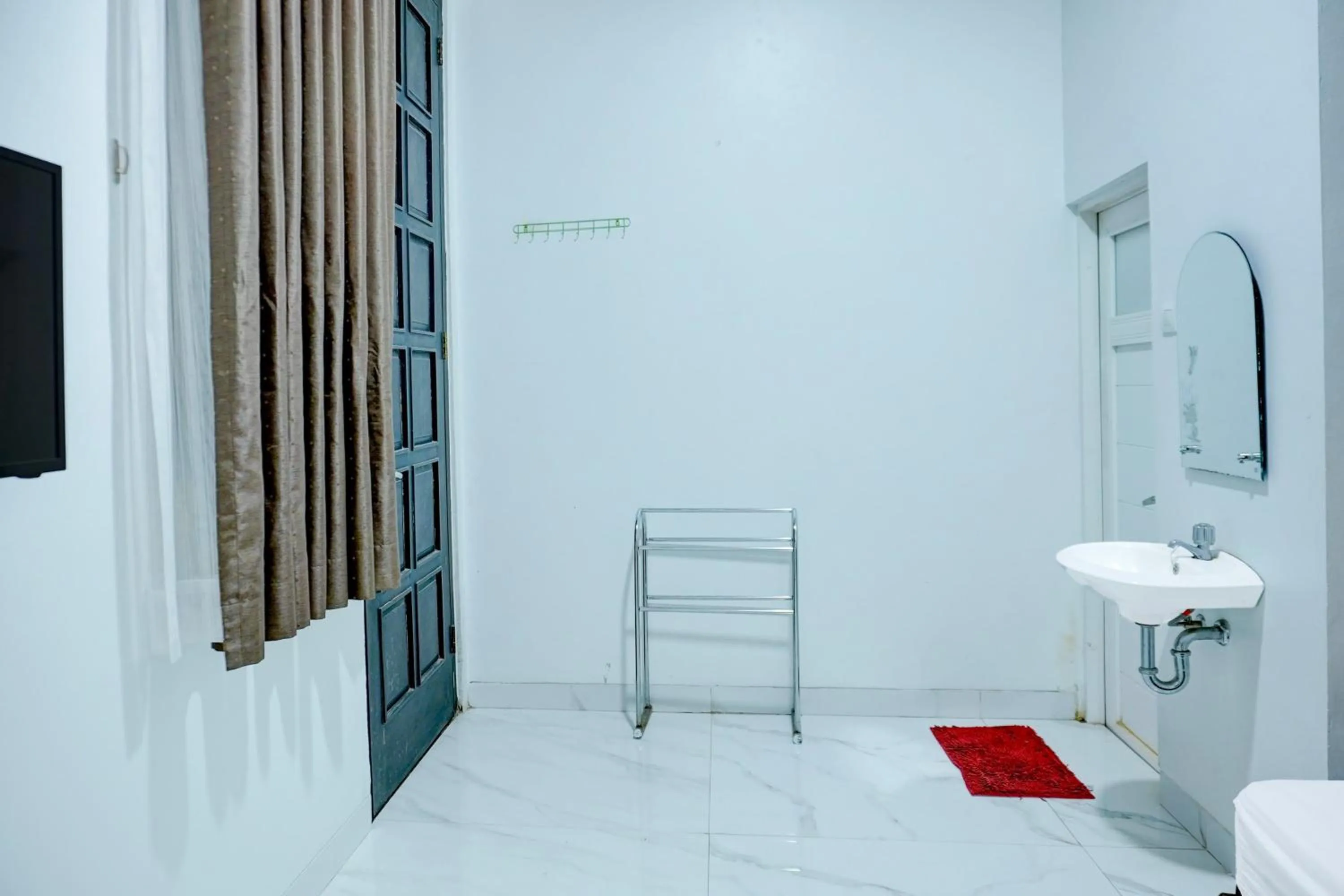 Bathroom in Hotel O Stasiun Cirebon Kejaksan Near Alun Alun Cirebon Formerly Family Homestay