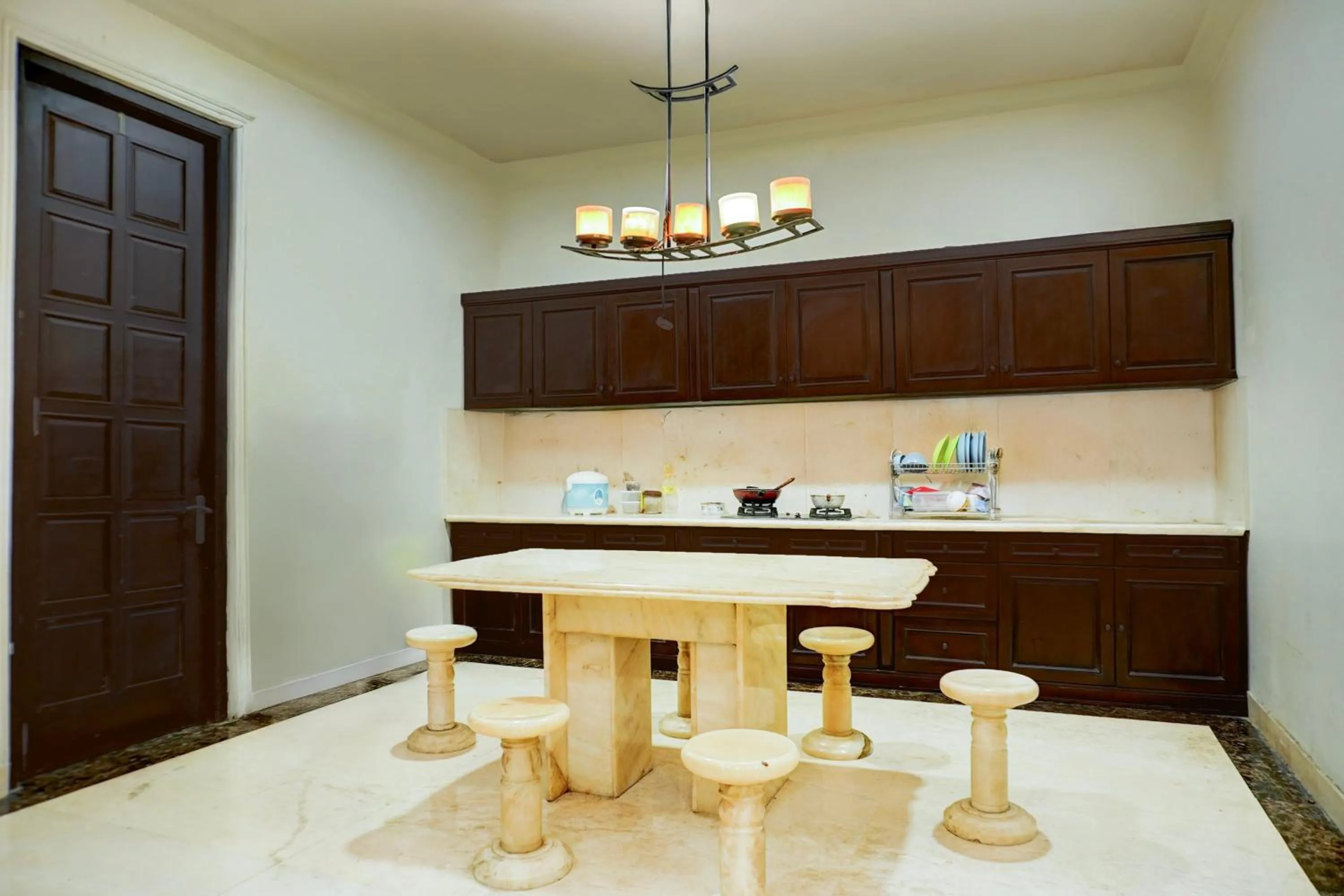 Lobby or reception in Hotel O Stasiun Cirebon Kejaksan Near Alun Alun Cirebon Formerly Family Homestay