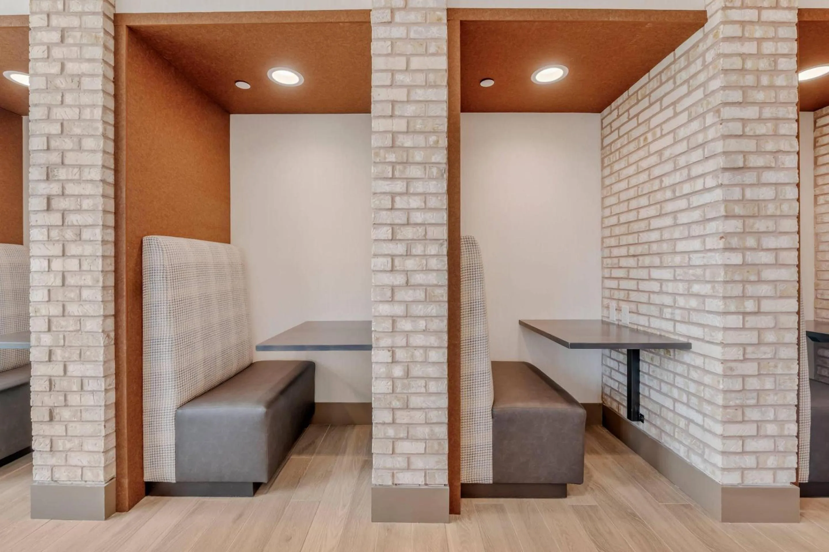 Restaurant/places to eat in Cambria Hotel Tampa-Brandon