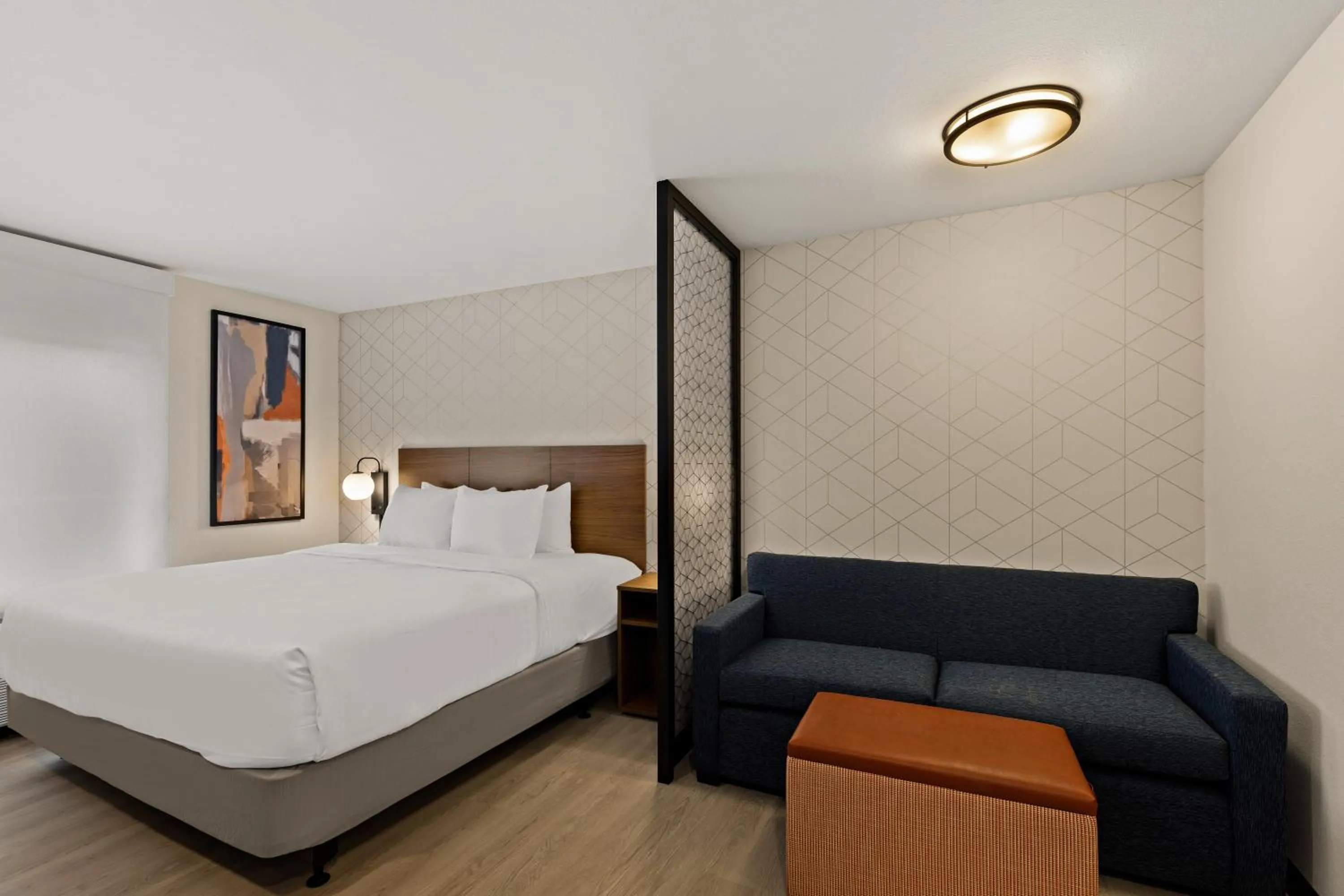 King Suite Nonsmoking in Everhome Suites Brownsville