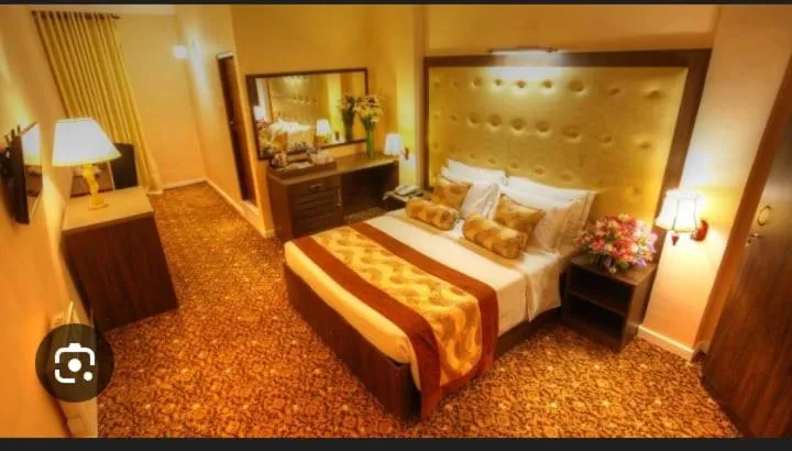 Bed in The Queensburry City Hotel