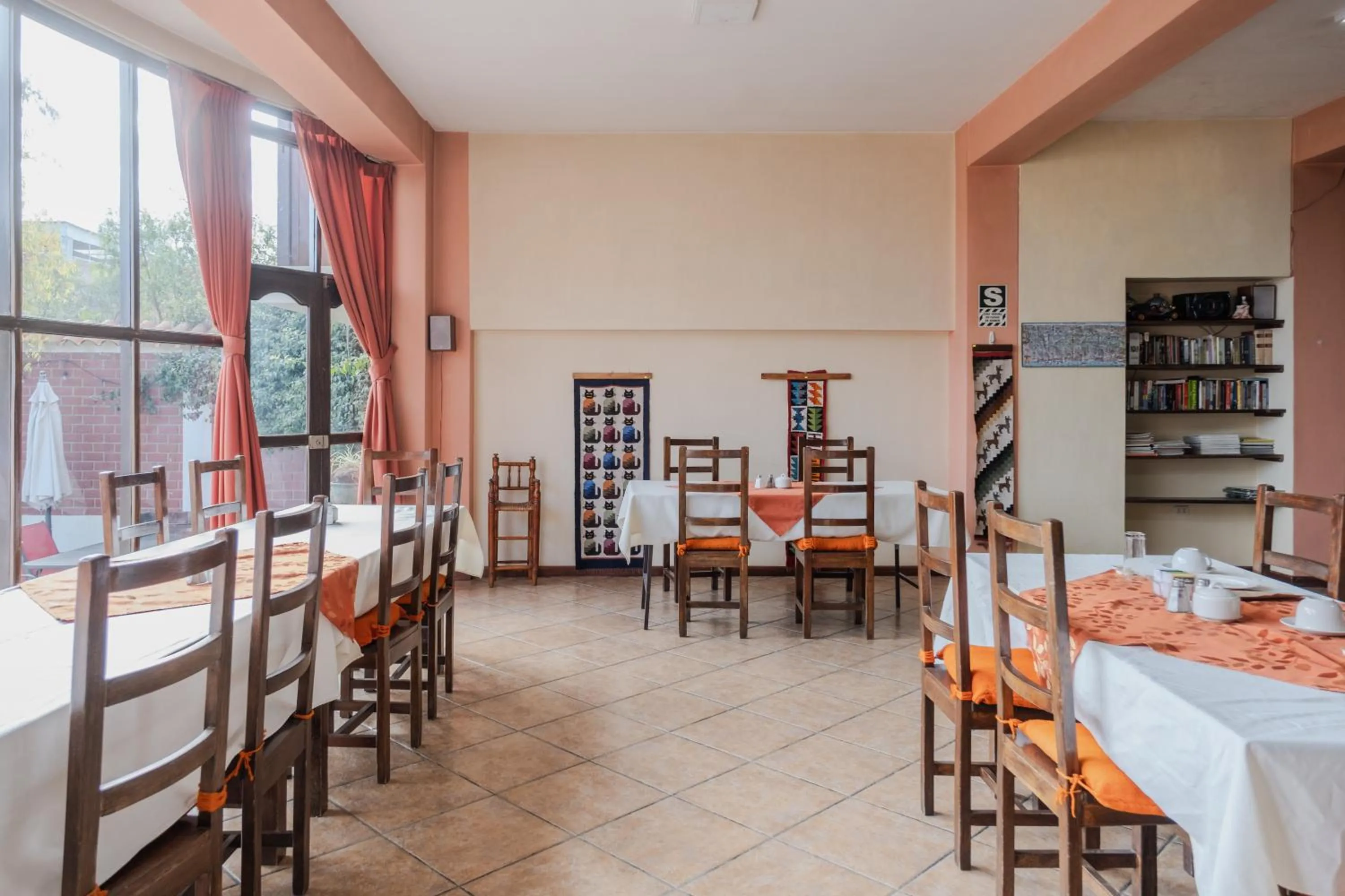 Dining area in Hotel Santa Cruz
