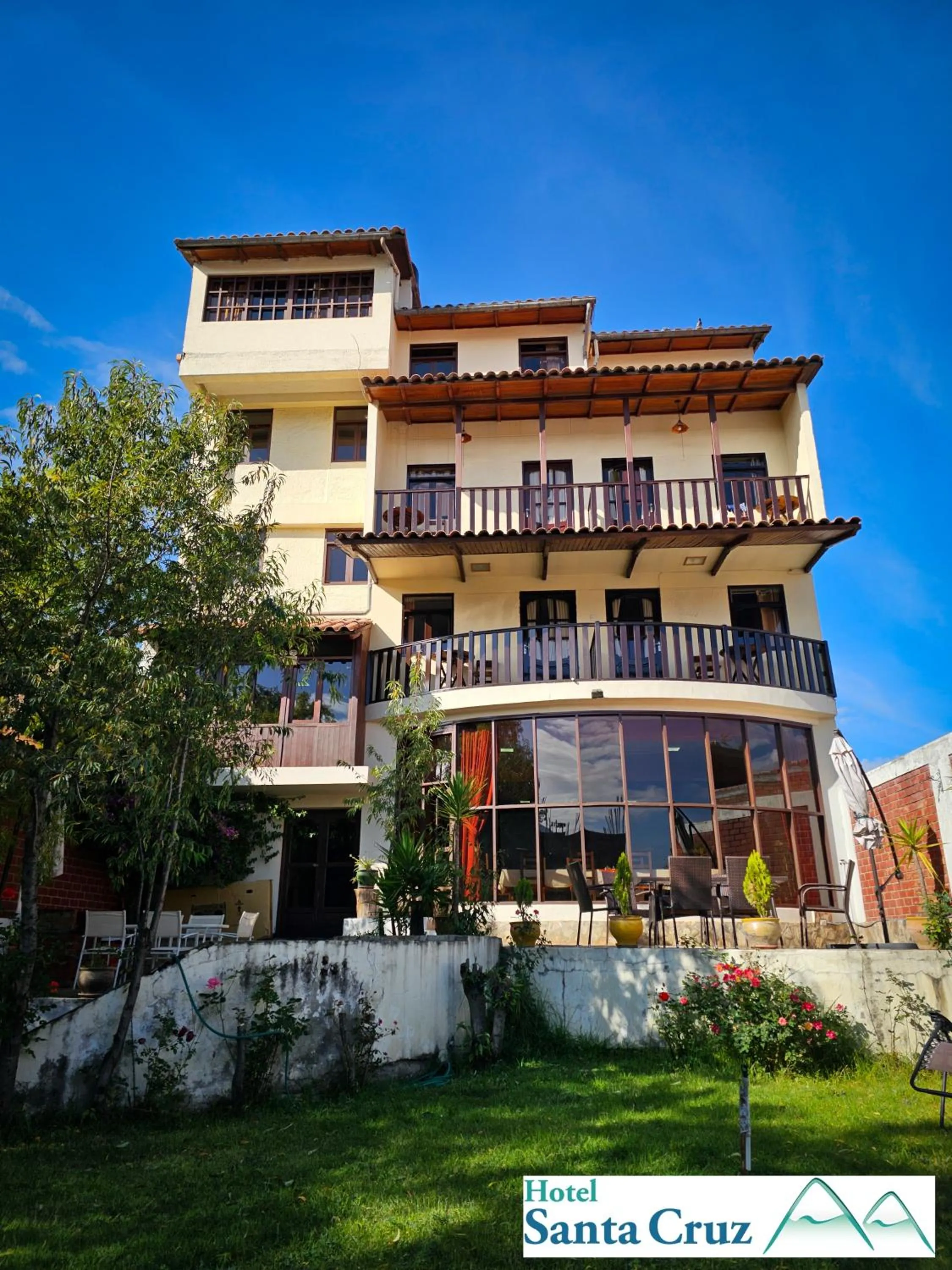 Property building in Hotel Santa Cruz