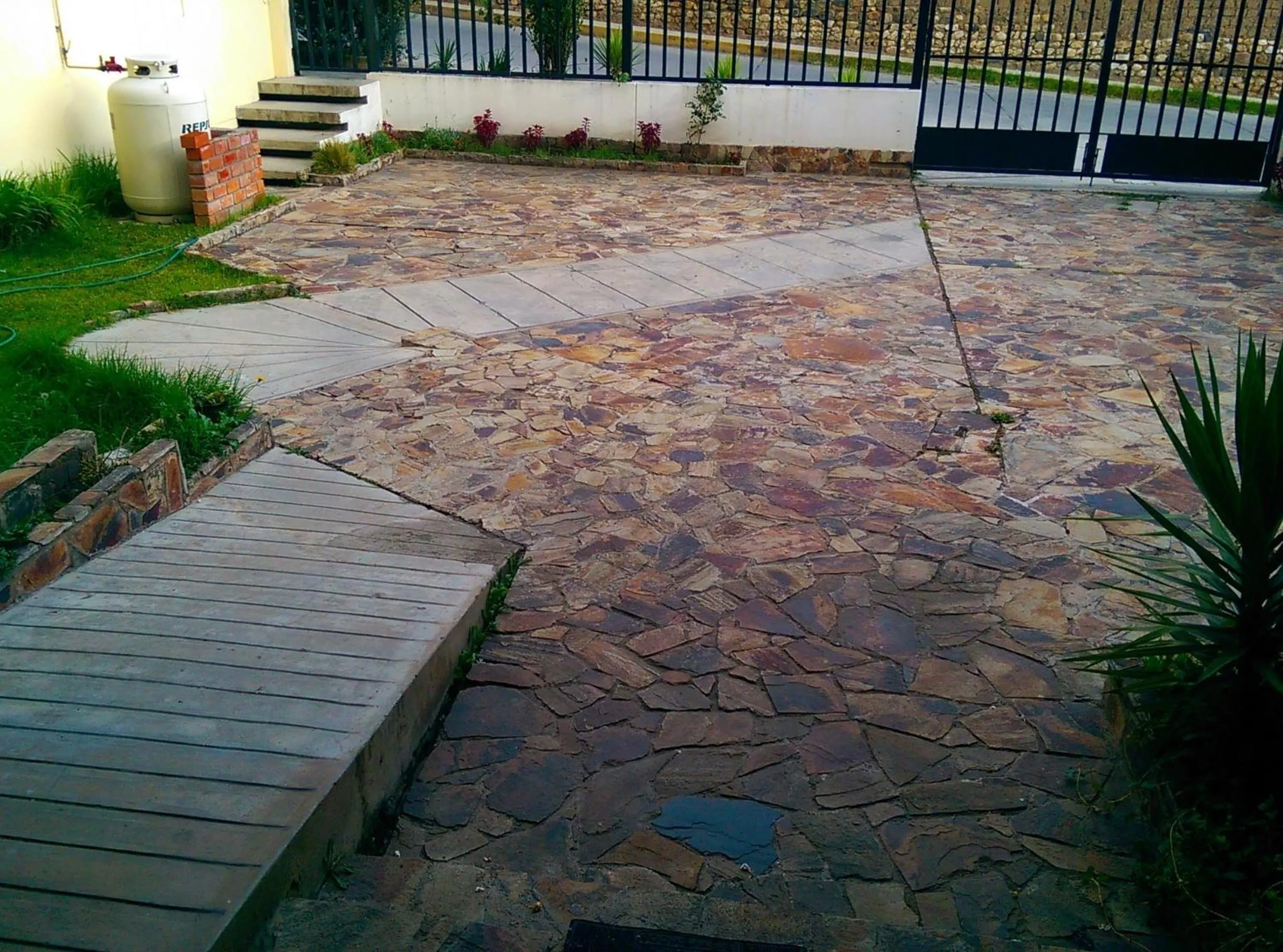 Facade/entrance in Hotel Santa Cruz