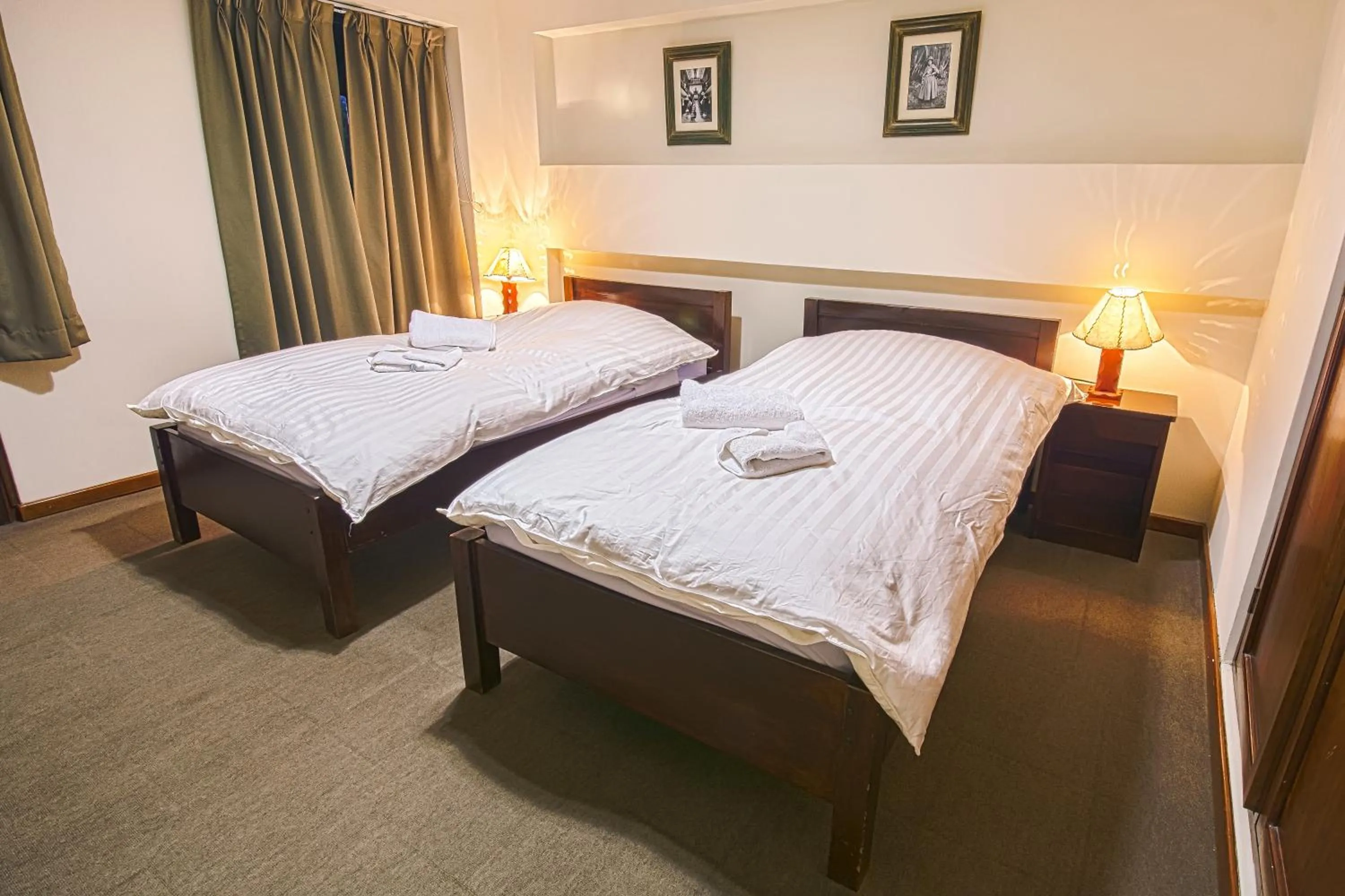 Bathroom, Bed in Hotel Santa Cruz