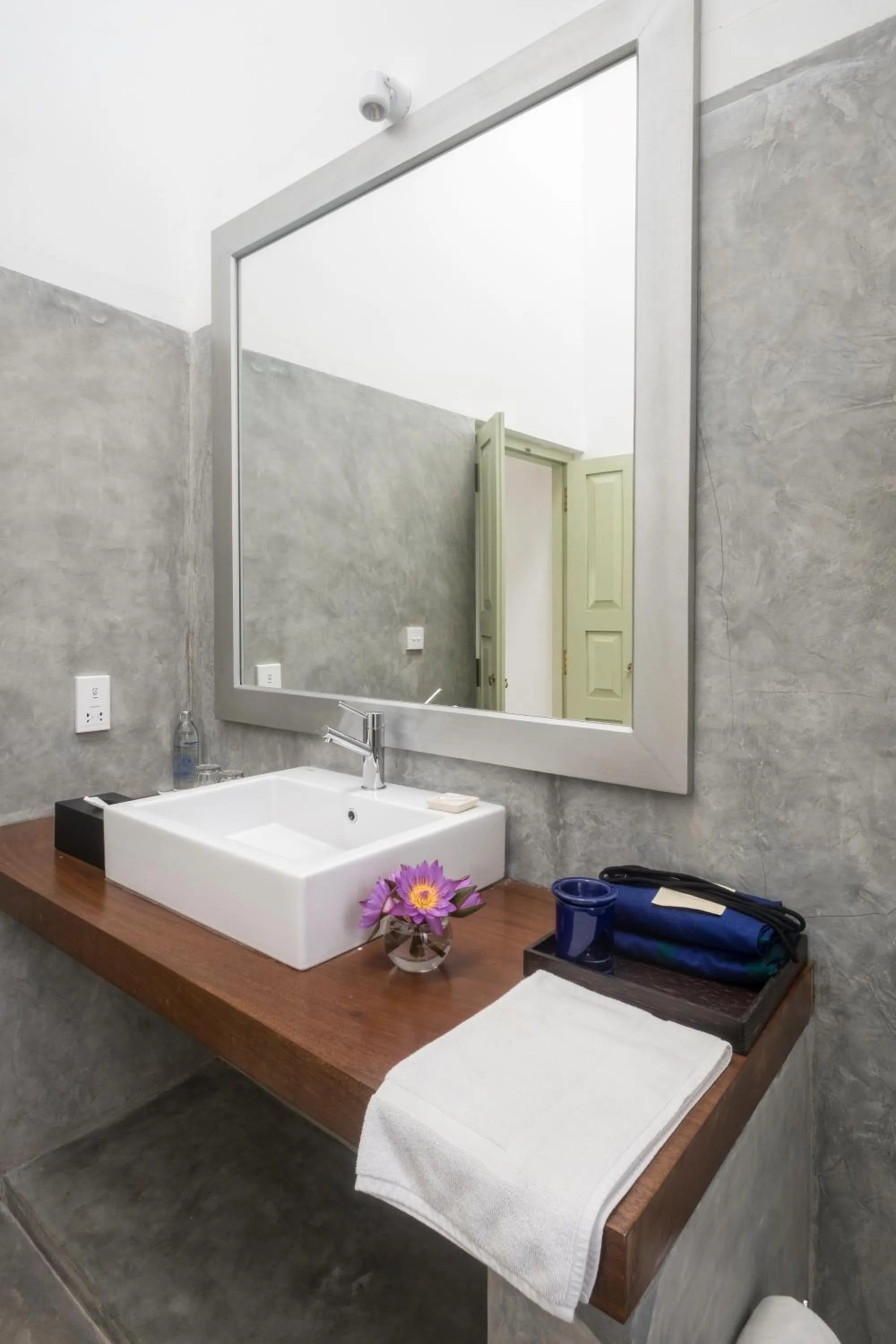 Bathroom, Bed in The Fort Printers