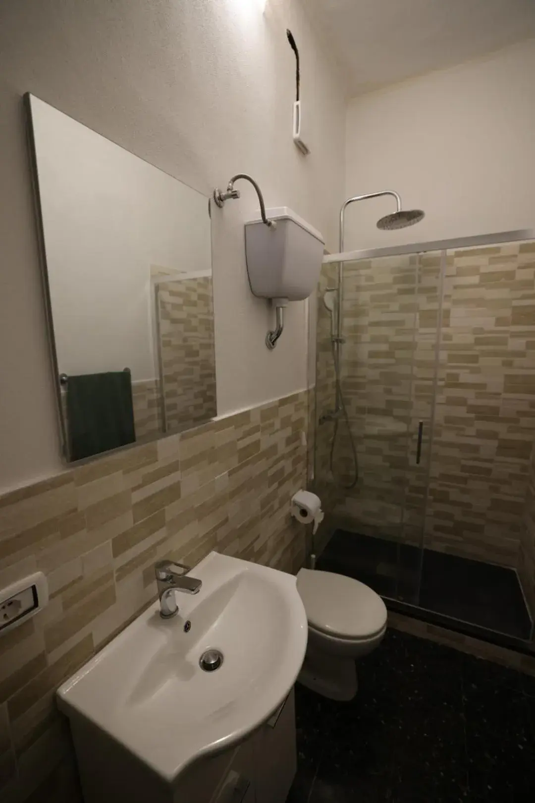 Economy Quadruple Room in Hostel Bosmi Bed&Language Liguria Economy Quadruple Room in Hostel Bosmi Bed&Language Liguria