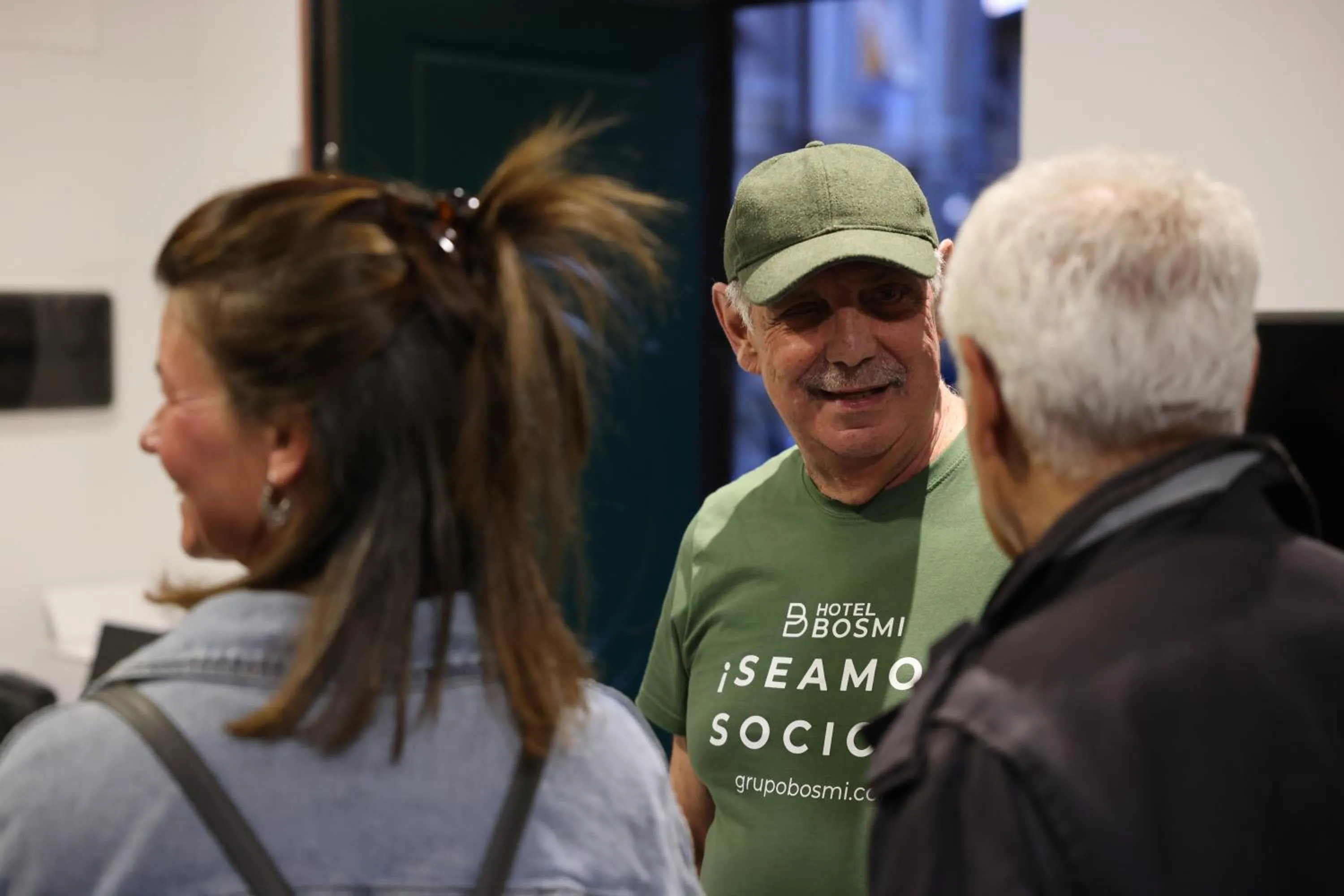 group of guests in Hostel Bosmi Bed&Language Liguria