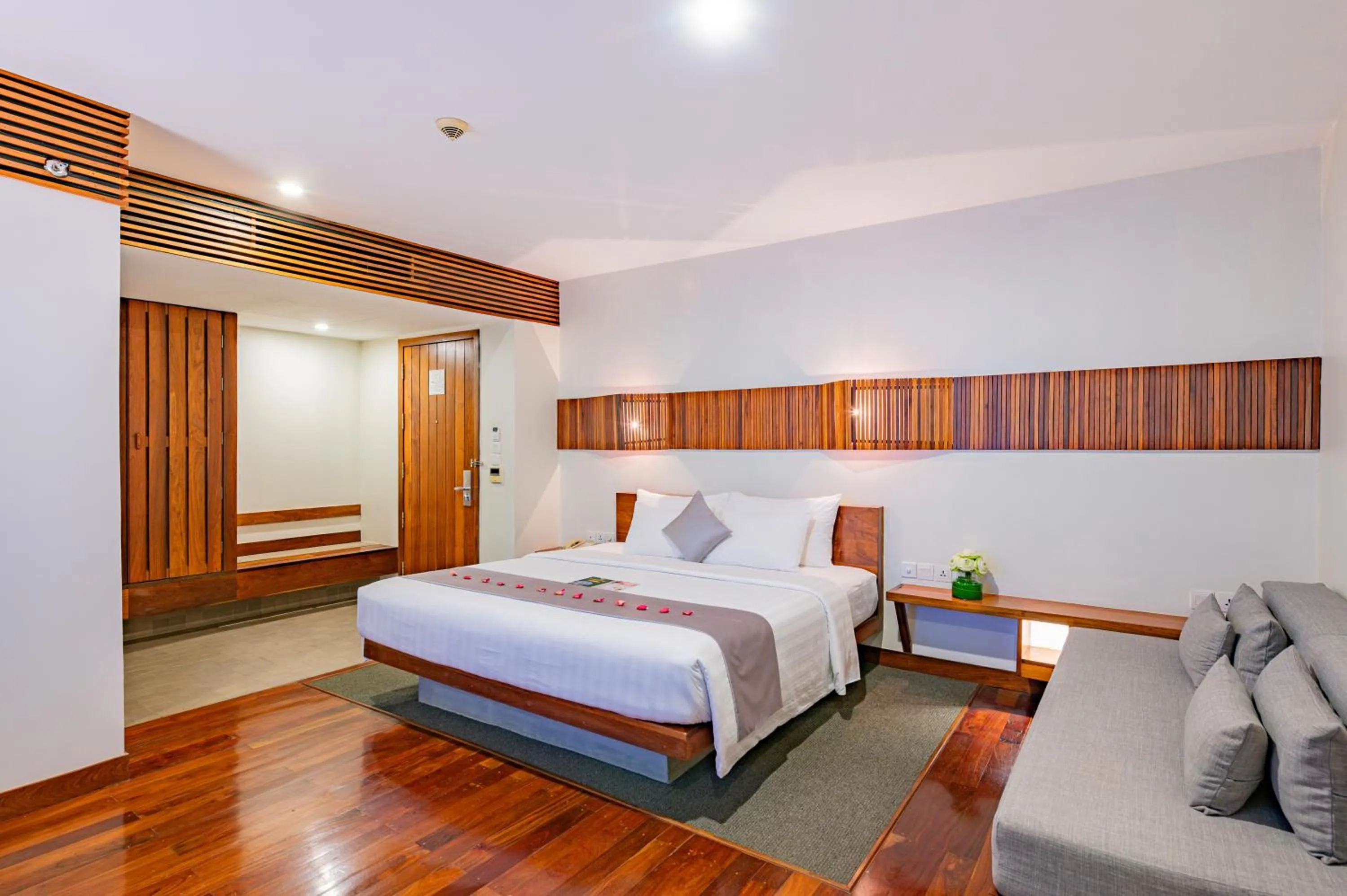 Bed in Somadevi Residence