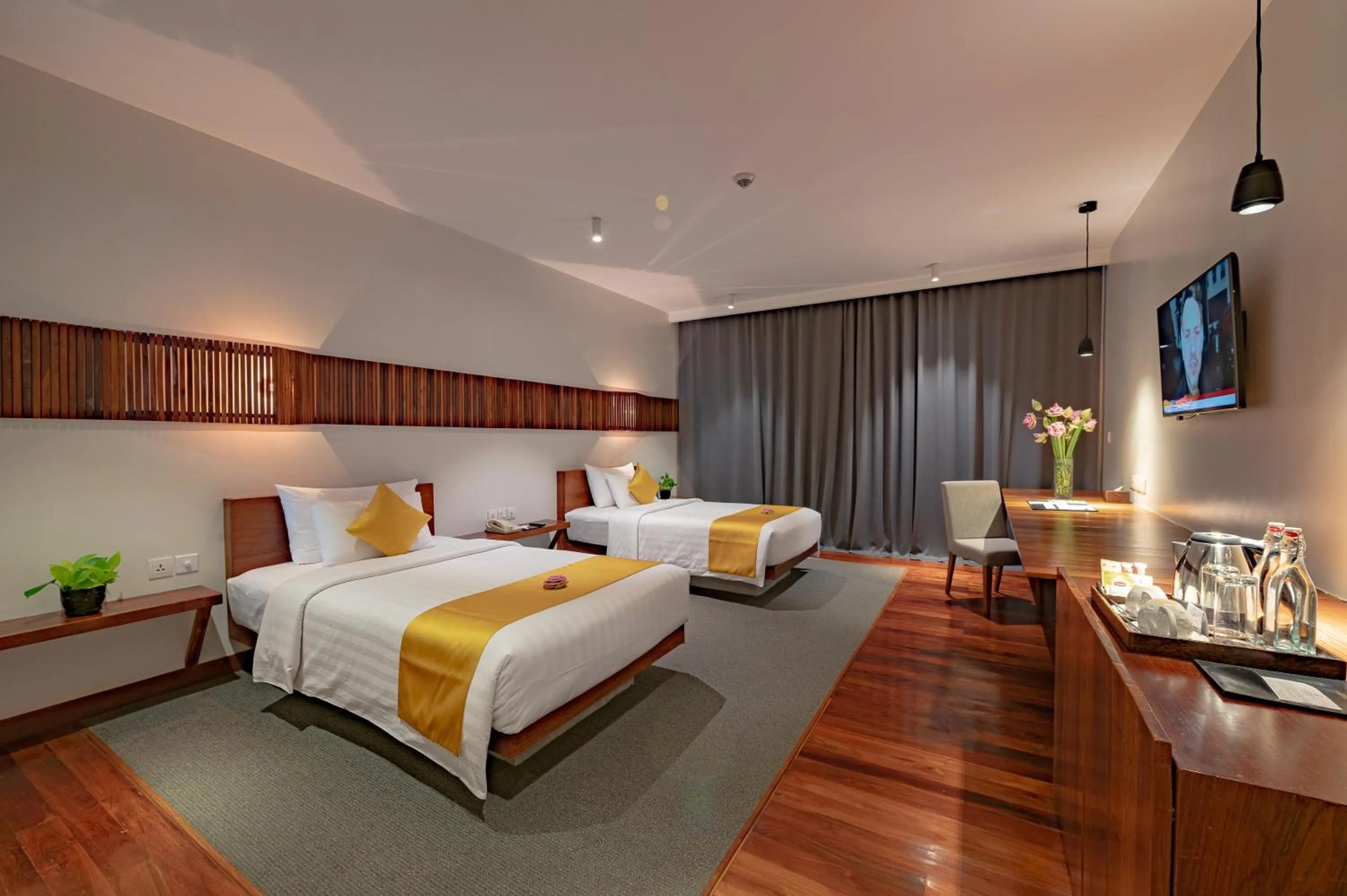 Bed in Somadevi Residence