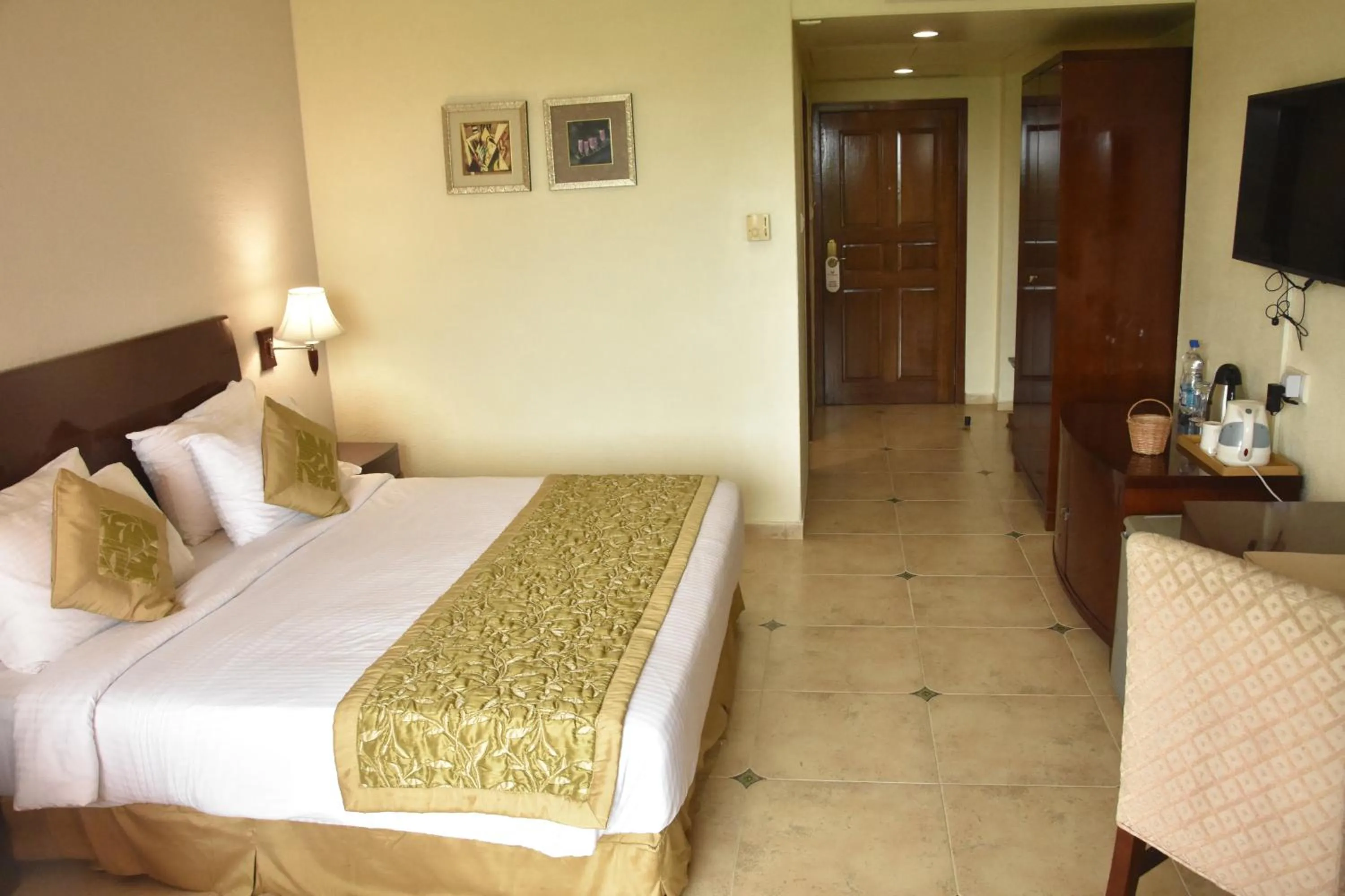 Bed in The White Hotel Katra, a member of Radisson Individuals