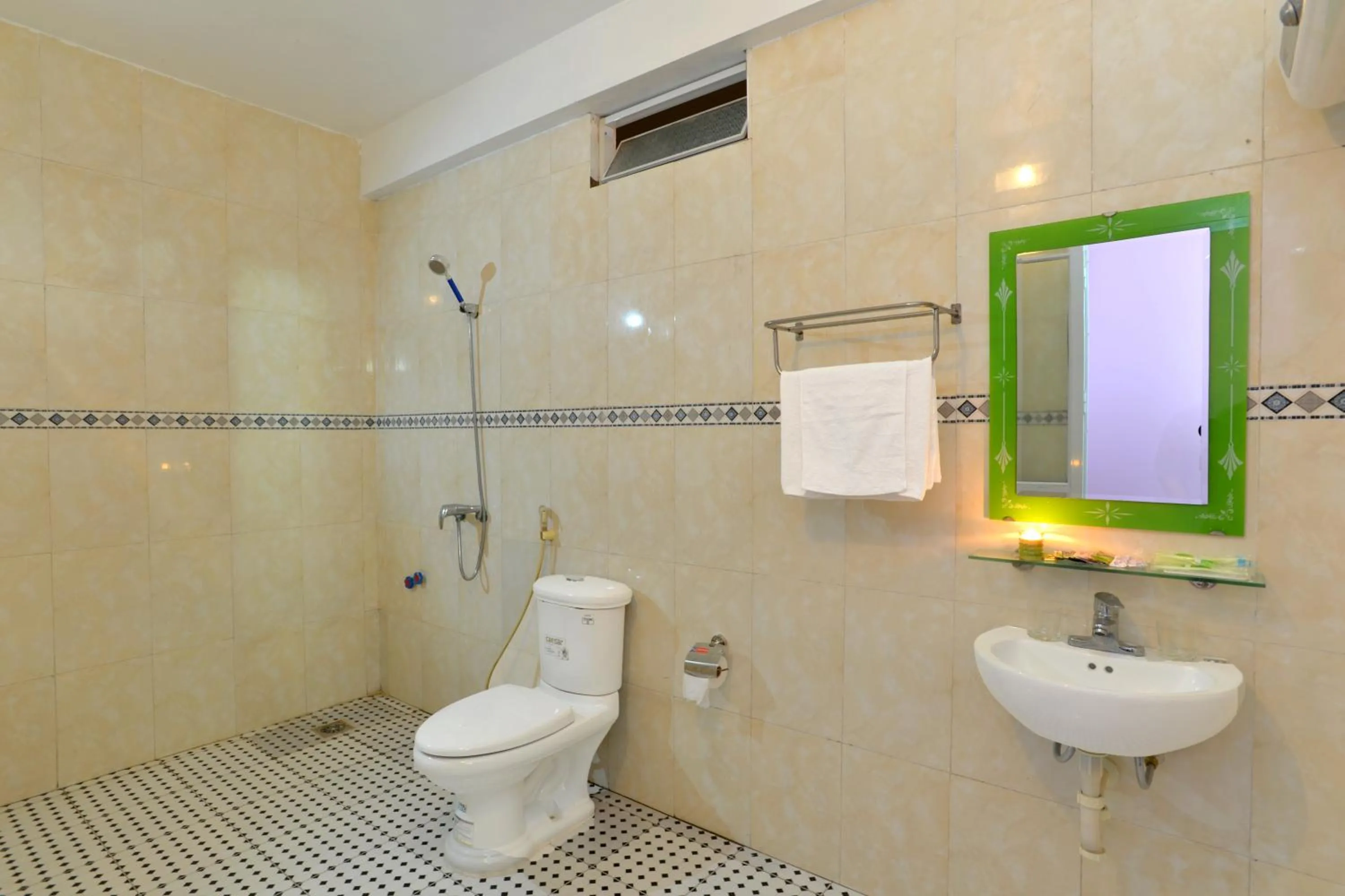 Shower in Noi Bai Airport Hotel