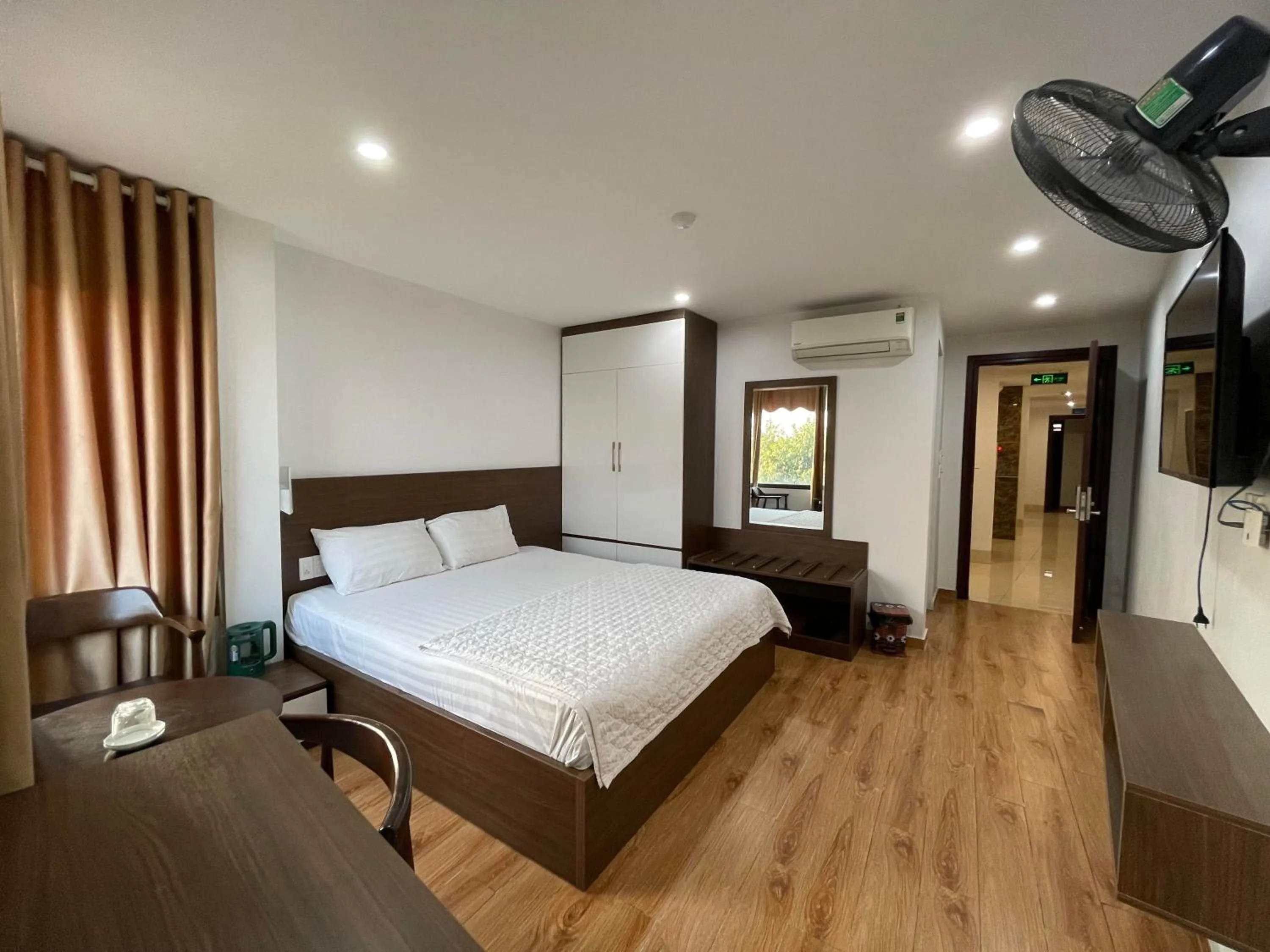 Bedroom, Bed in Noi Bai Airport Hotel