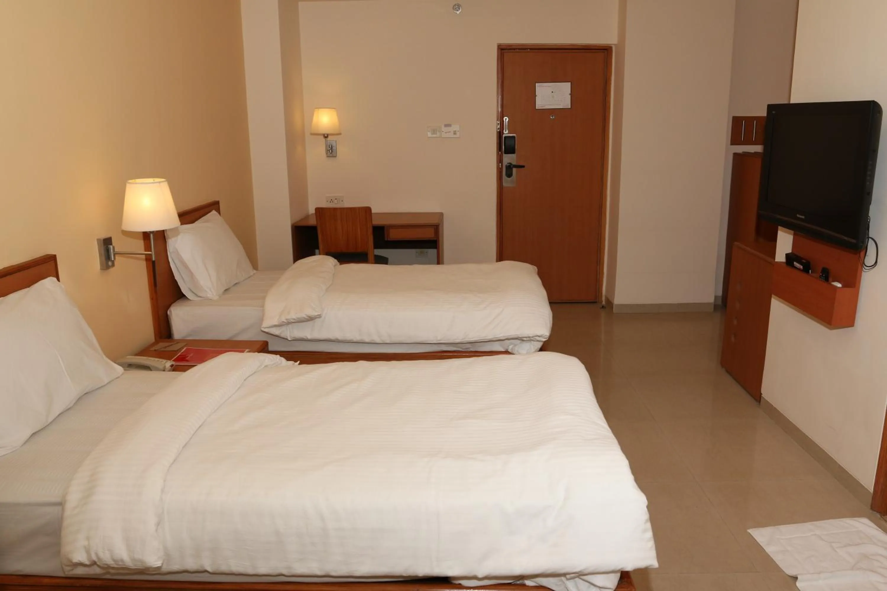 Bedroom, Bed in Ginger Thane