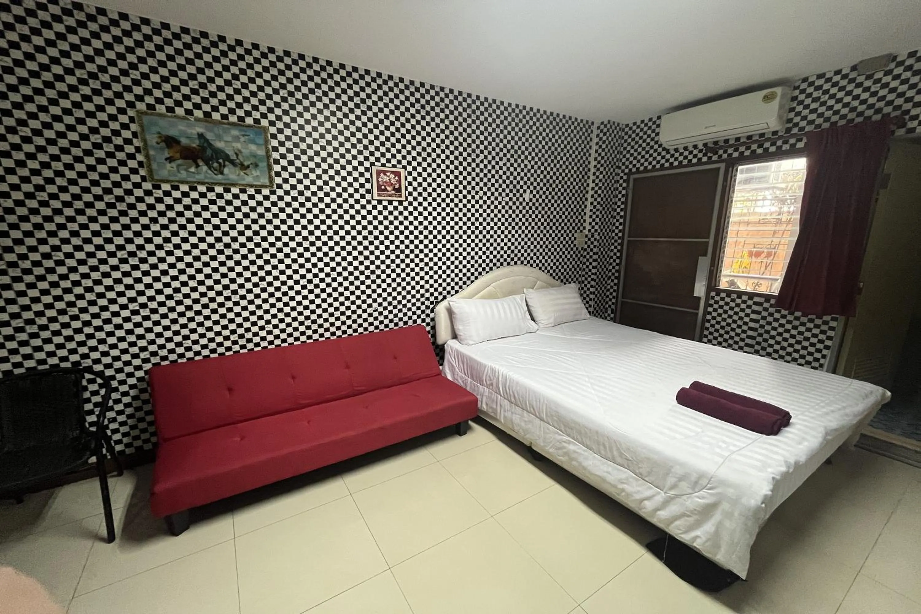 Photo of the whole room, Bed in Green Place 107