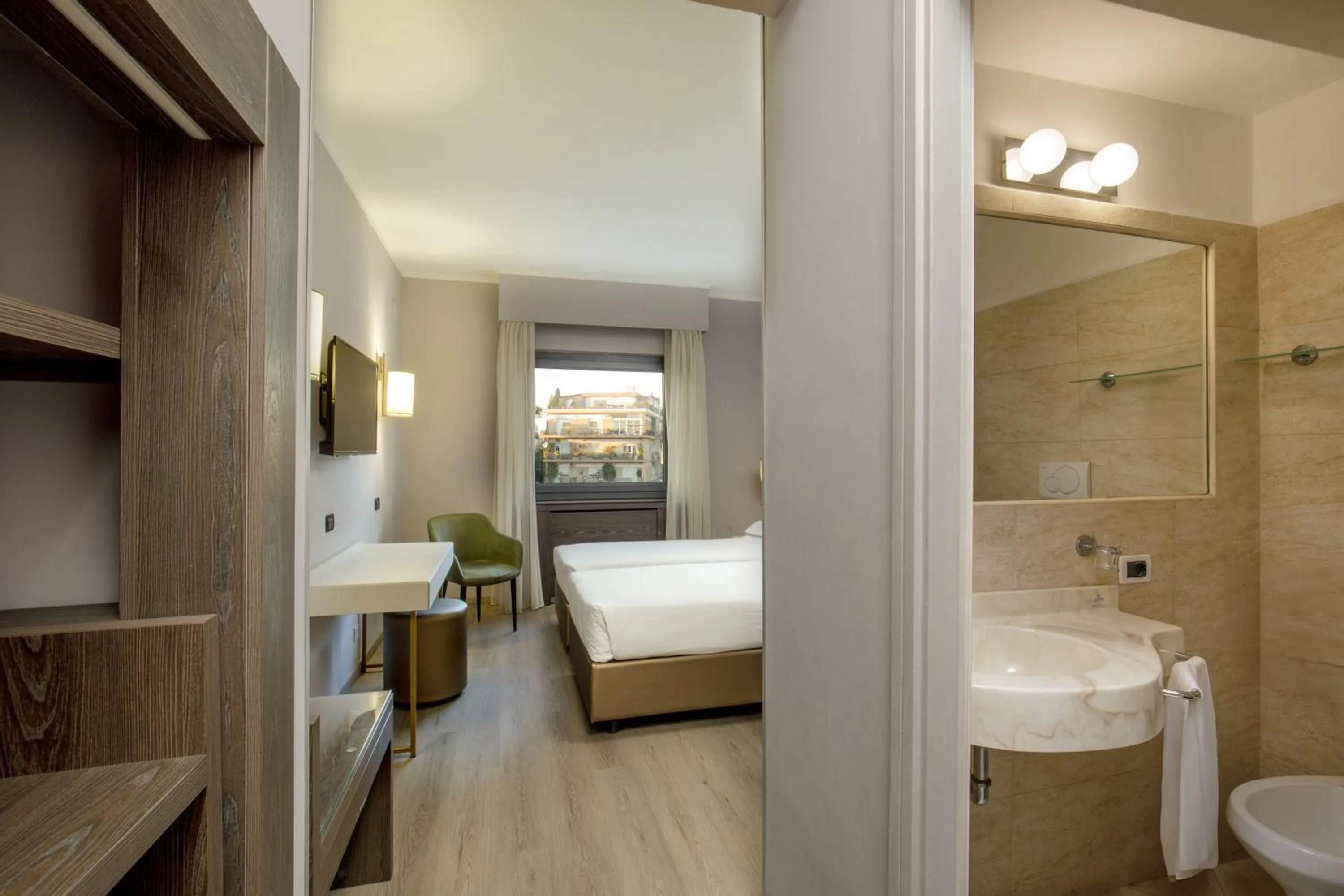 Bathroom, Bed in Hotel Marc'Aurelio