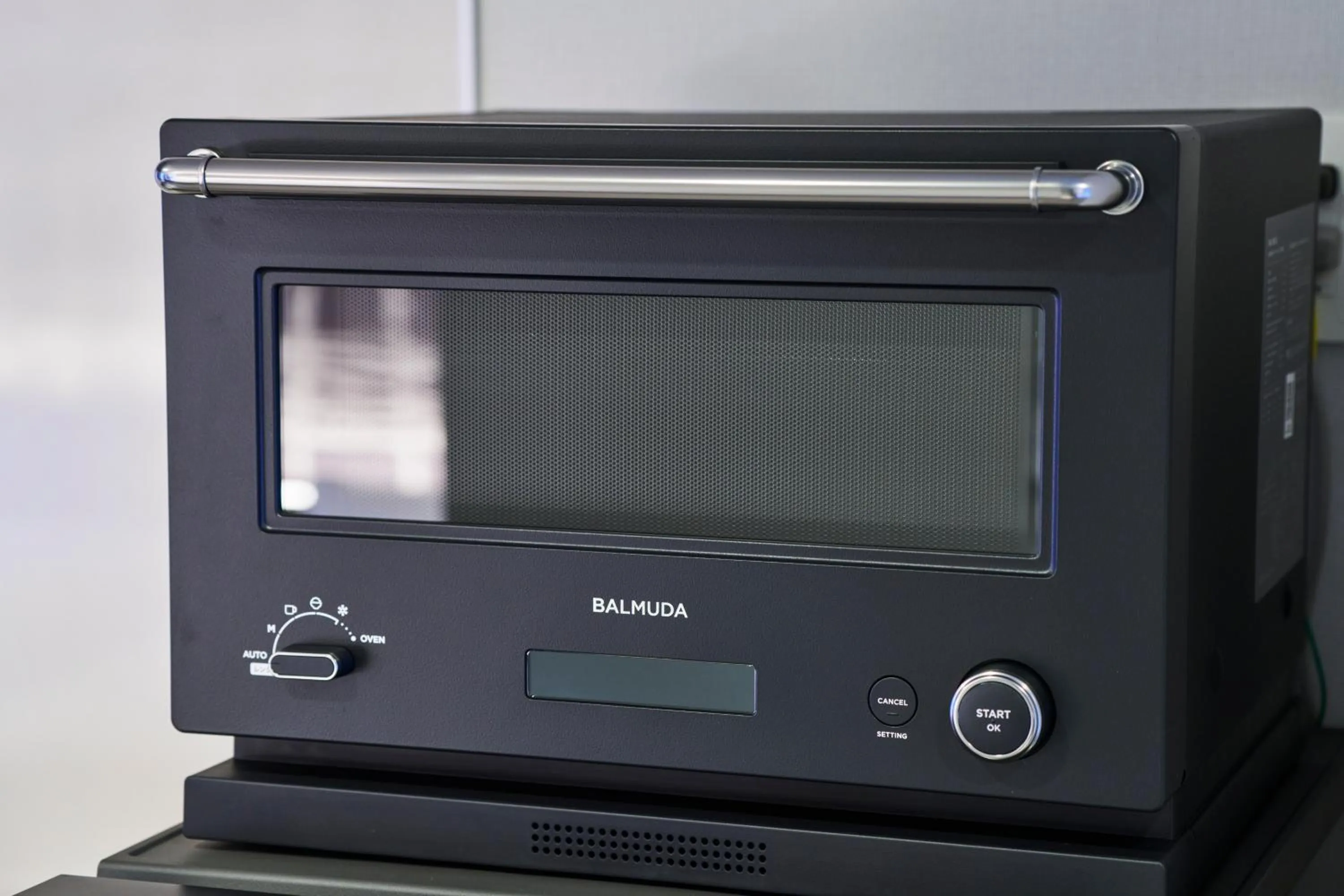 microwave in KOKO HOTEL Osaka Namba Sennichimae