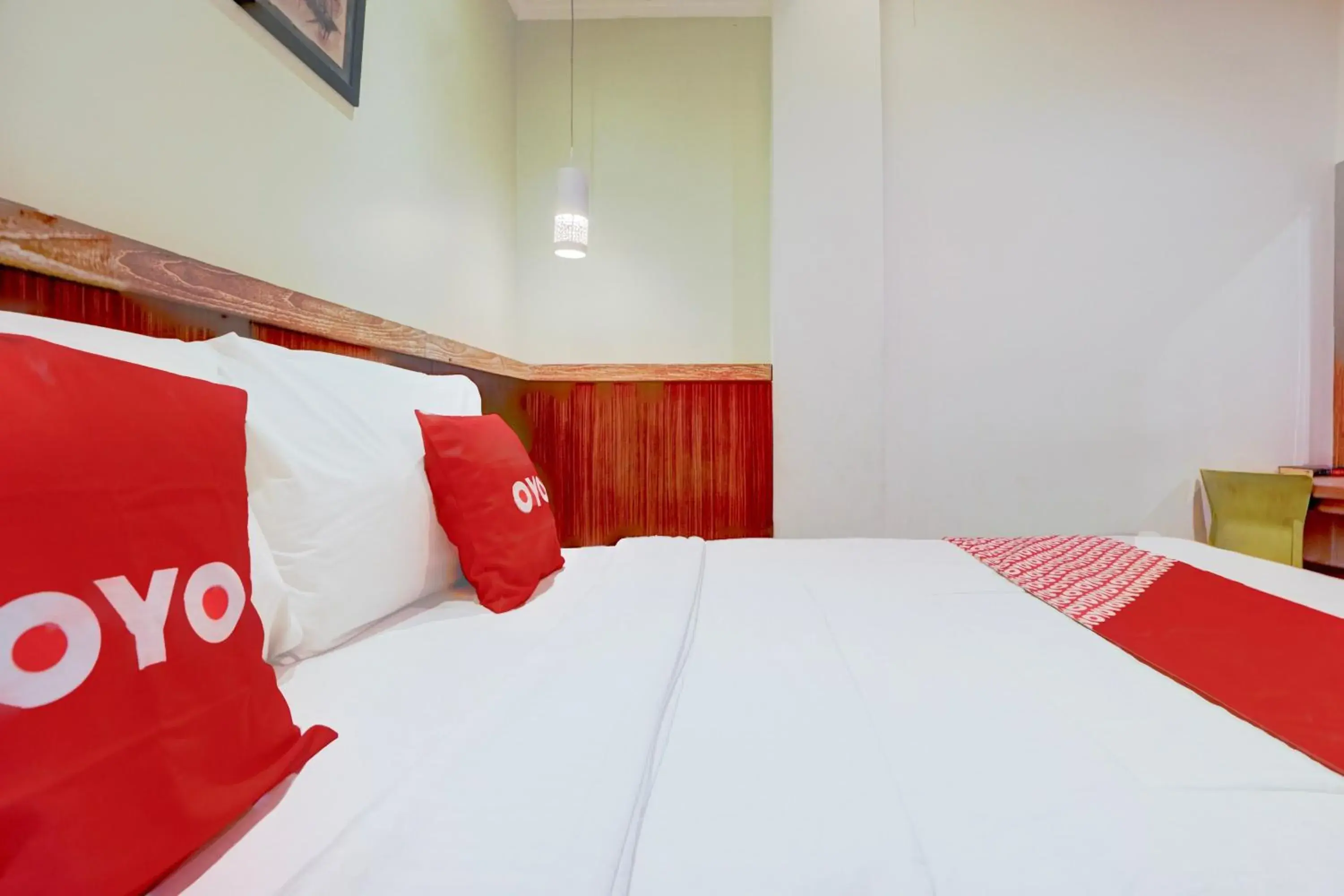 Deluxe Double Room in Hotel O Chinatown Near Ampel Formerly Hotel Novera Deluxe Double Room in Hotel O Chinatown Near Ampel Formerly Hotel Novera