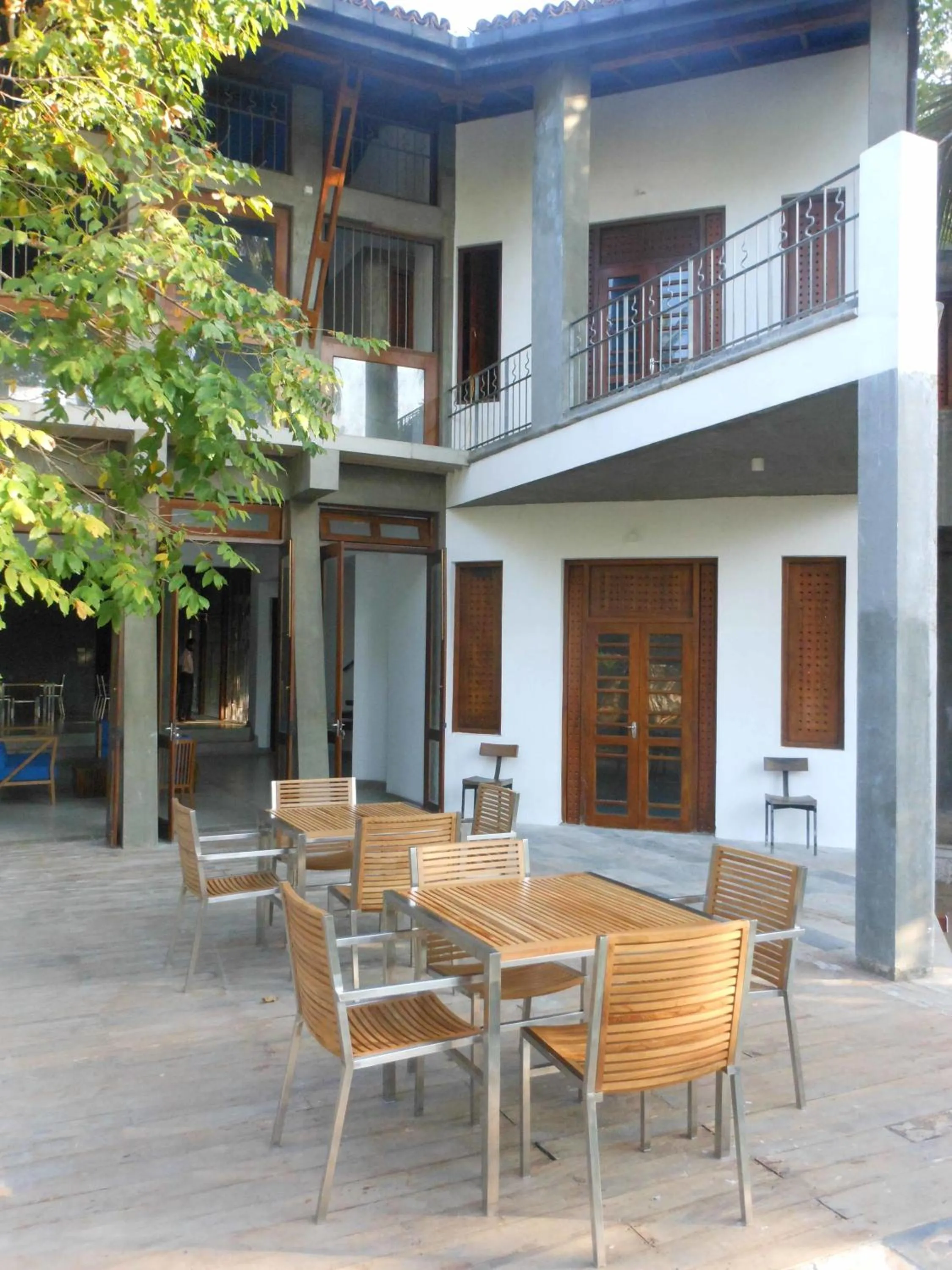 Restaurant/places to eat in Isana Beach House