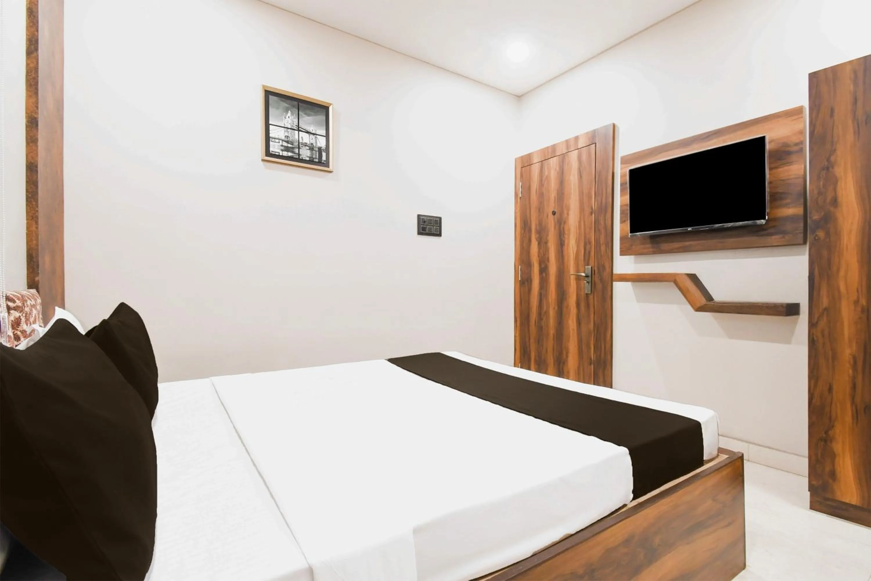 Standard Double Room - single occupancy in Hotel O Jamshedpur Near Burma Mines Formerly Hotel Square