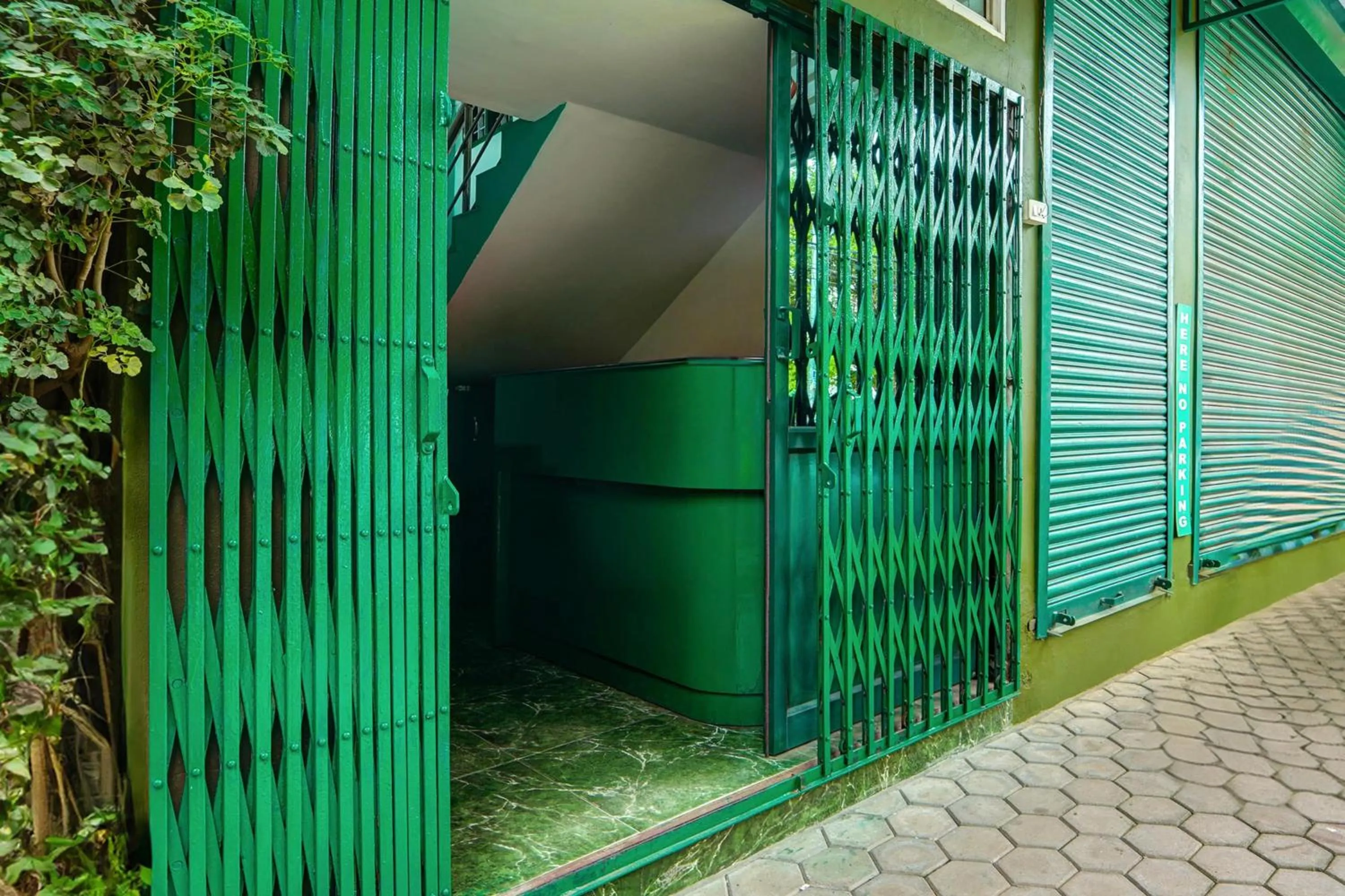 Facade/entrance in Super Hotel O Vennala Near Palarivattom