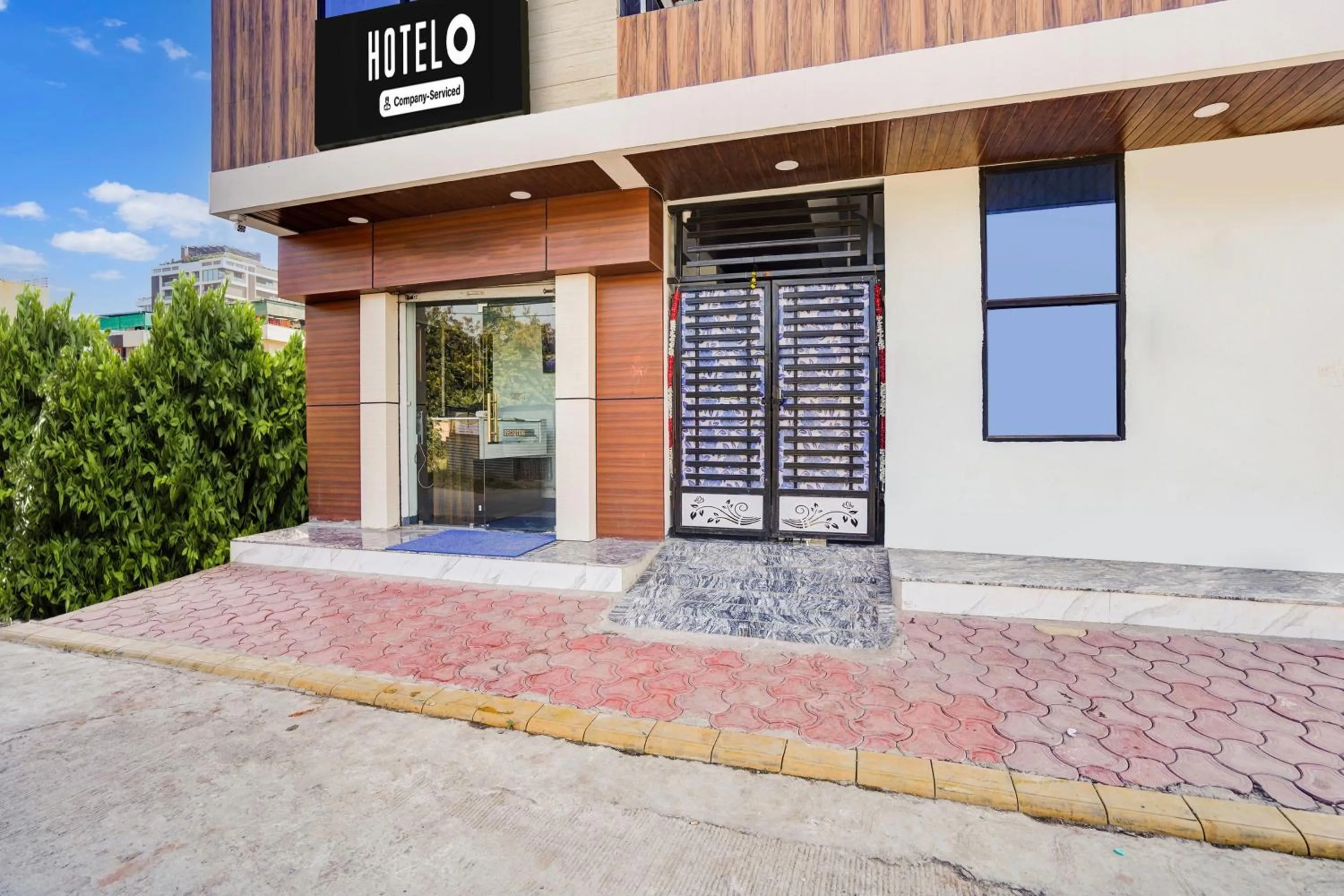 Facade/entrance in Hotel O Convention Centre Indore Formerly Madhur Shree