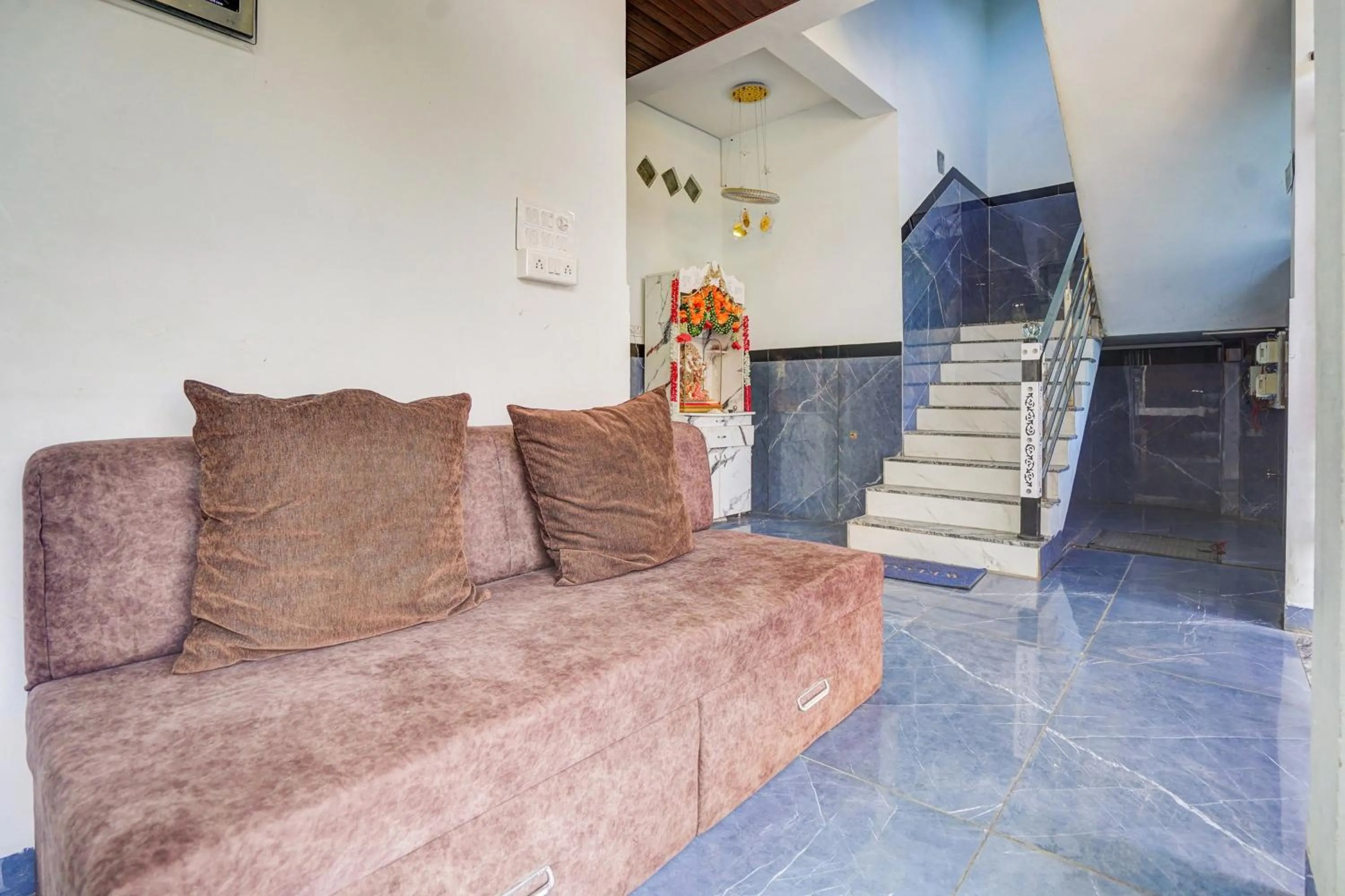 Lobby or reception in Hotel O Convention Centre Indore Formerly Madhur Shree