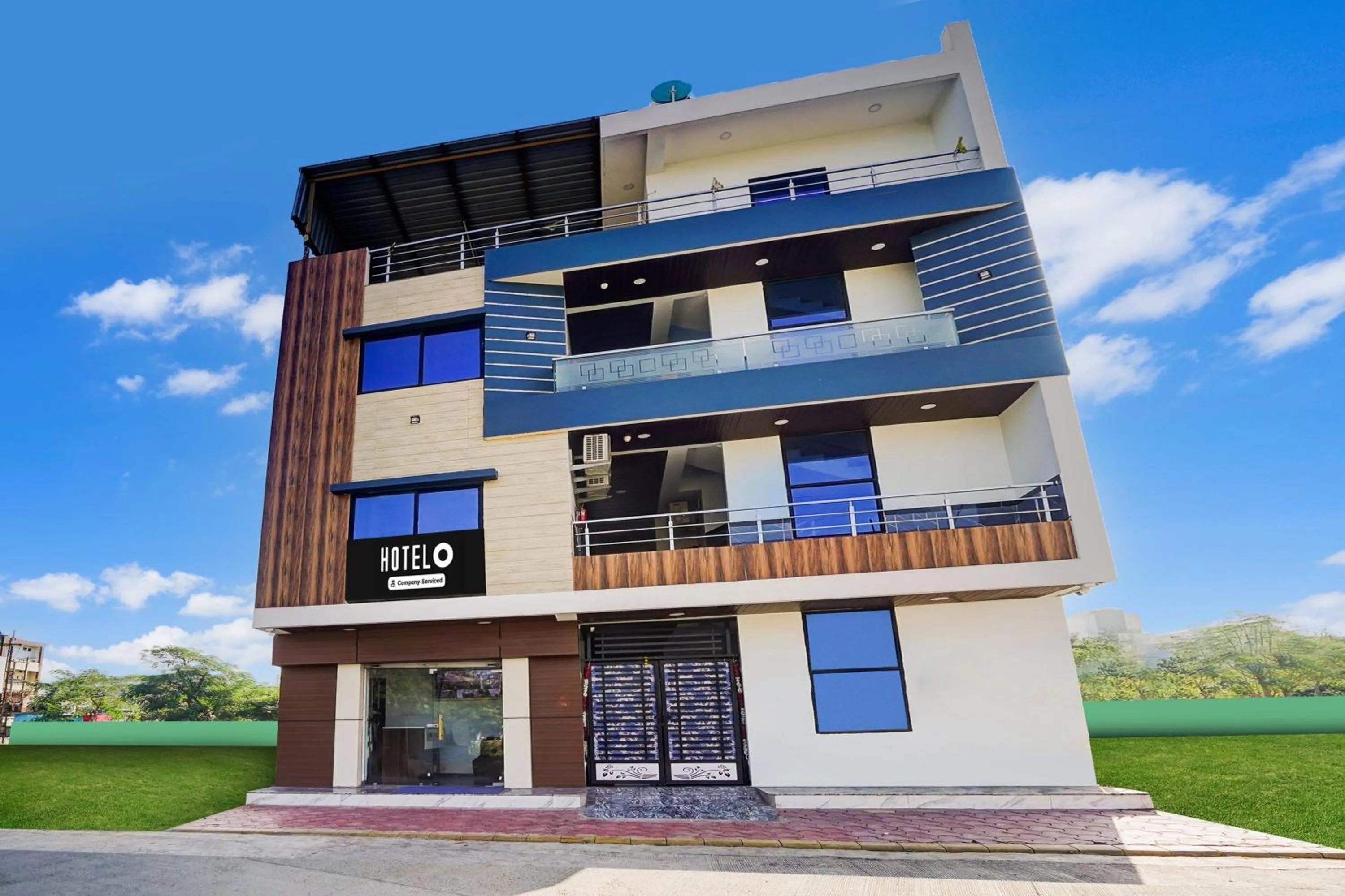 Facade/entrance in Hotel O Convention Centre Indore Formerly Madhur Shree